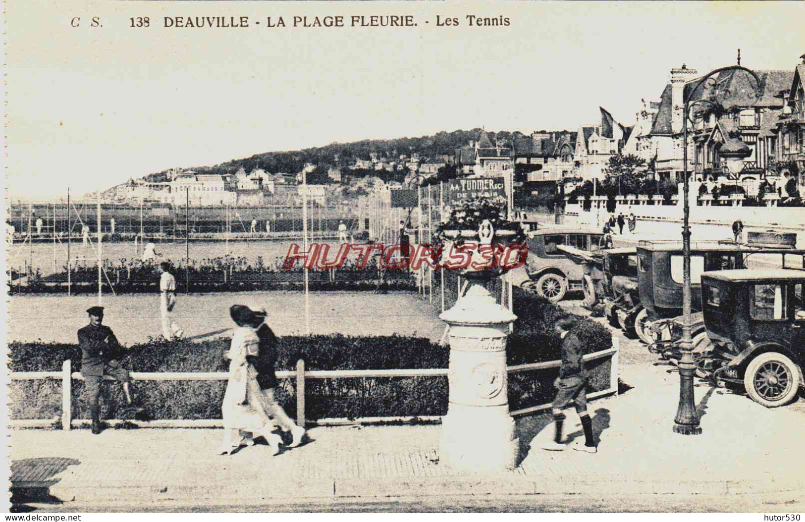 CPA DEAUVILLE - CALVADOS - LES TENNIS - AUTOMOBILES  - Deauville