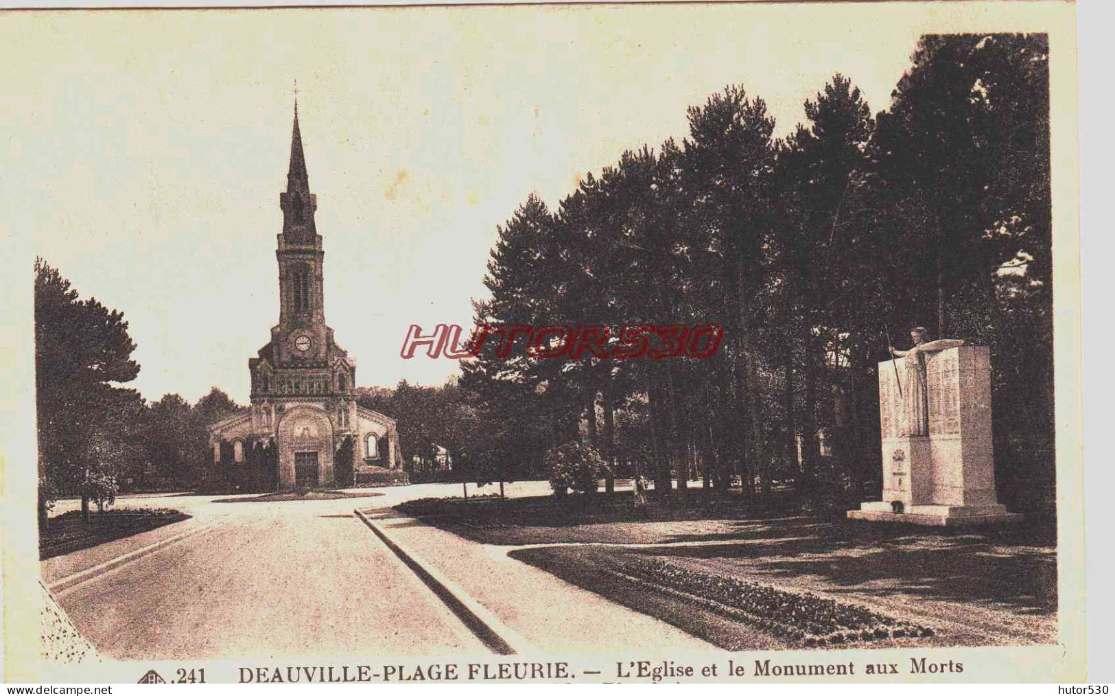 CPA DEAUVILLE - CALVADOS - L'EGLISE ET LE MONUMENT AUX MORTS - Deauville