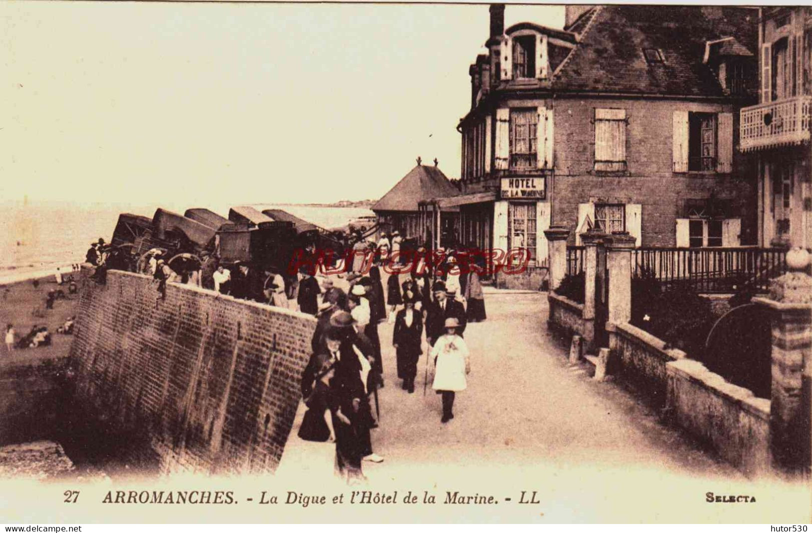 CPA ARROMANCHES - CALVADOS - LA DIGUE ET L'HOTEL DE LA MARINE - Arromanches