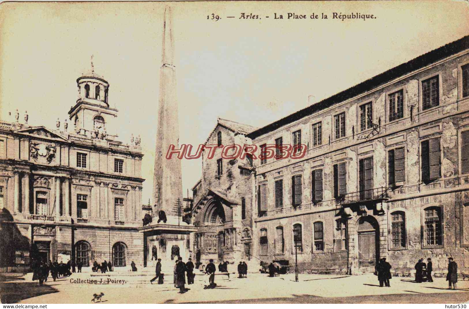 CPA ARLES - BOUCHES DU RHONE - LA PLACE DE LA REPUBLIQUE - Arles