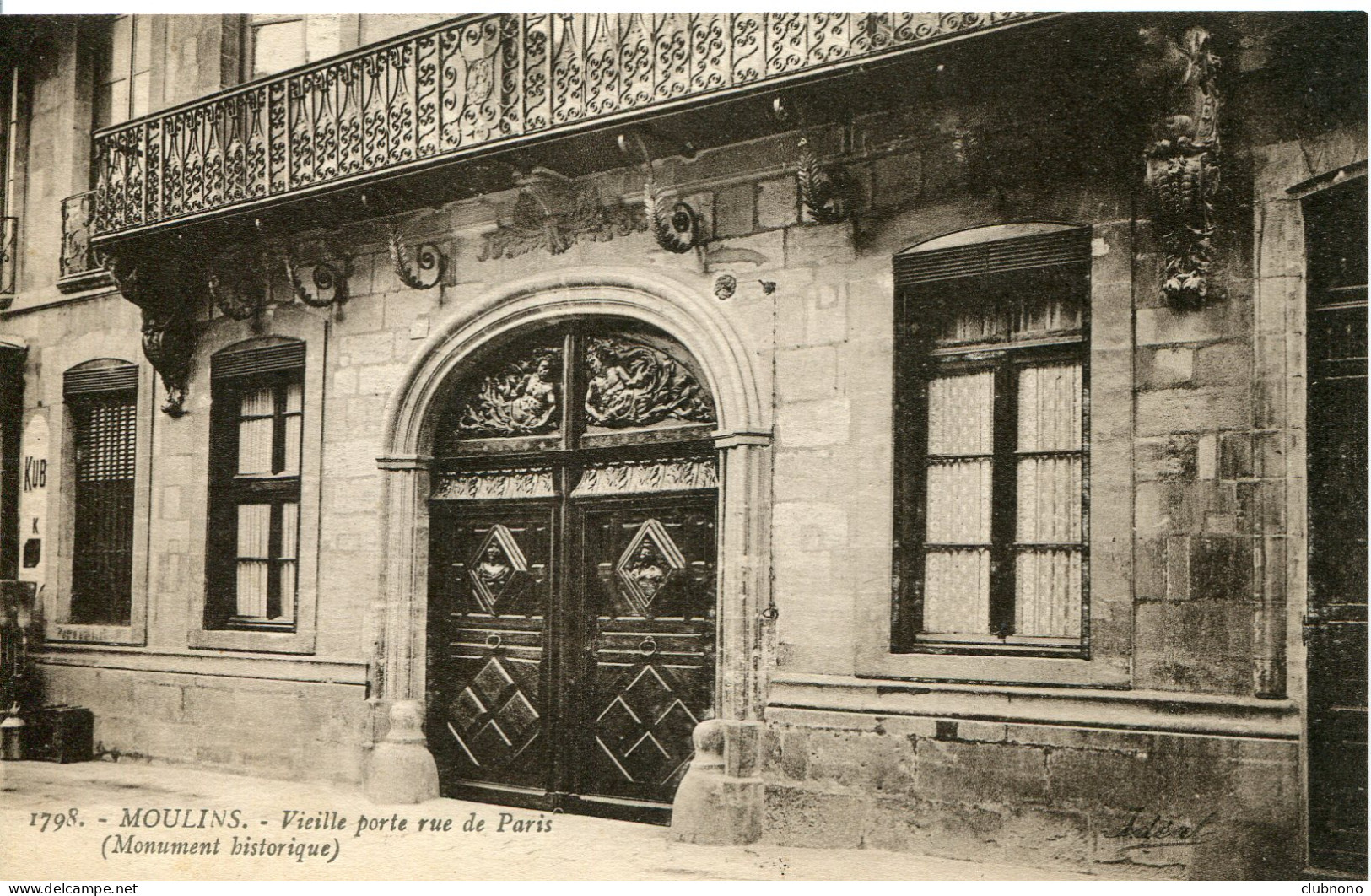 CPA -  MOULINS - VIEILLE PORTE RUE DE PARIS - Moulins