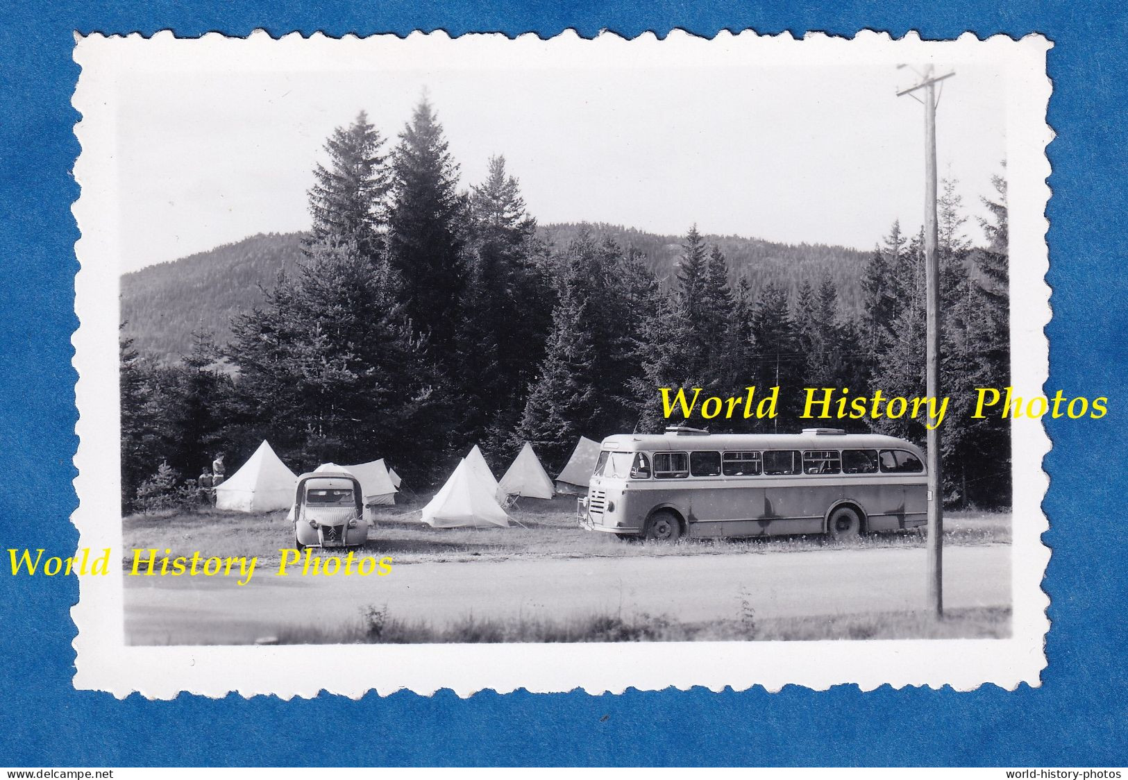 Photo Ancienne Snapshot - Camping à Situer - Automobile CITROEN 2CV Et Autocar / Autobus à Identifier - Camp Tente - Automobiles