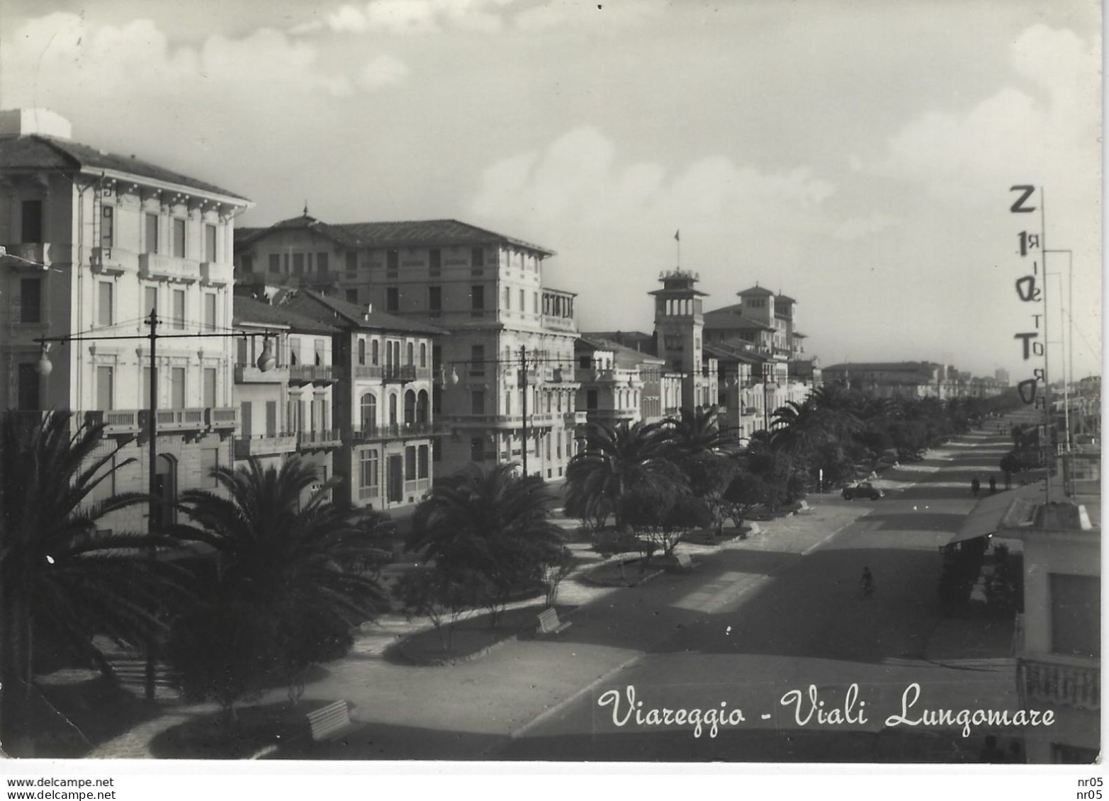 VIAREGGIO - VIALI LUNGOMARE -  ITALIE - ITALY - ITALIA - Viareggio