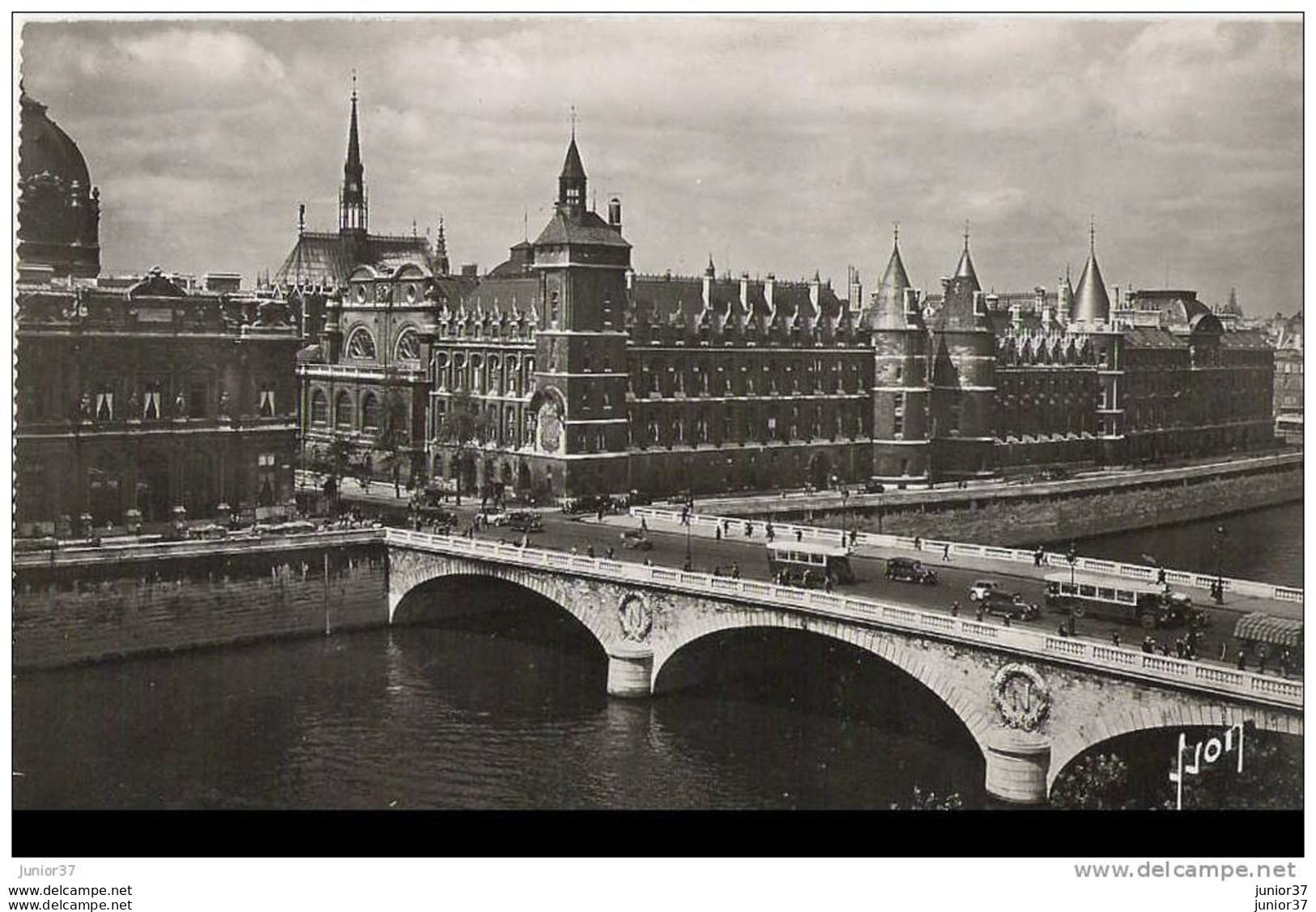 3 Cartes De Paris, Cathédrale, La Madeleine Et La Rue Royale, Palais De Justice Et Le Pont Au Change Voitures, Bus, Moto - Other & Unclassified