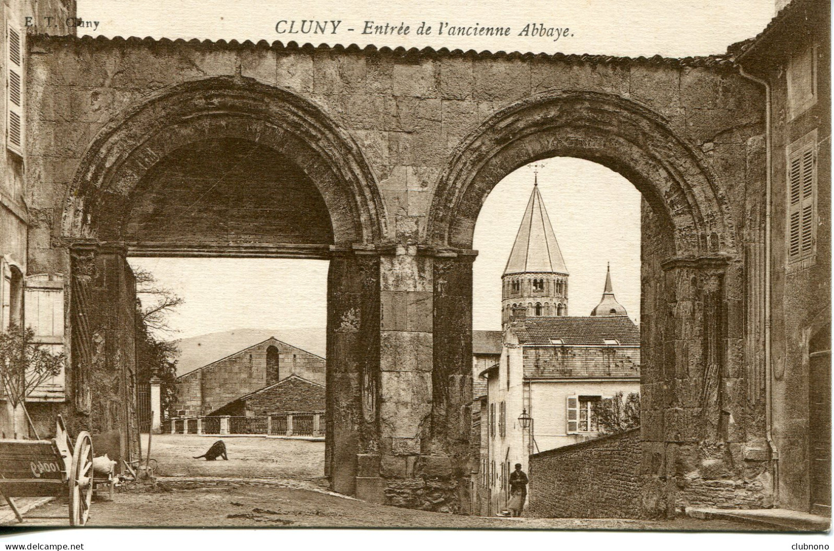 CPA - CLUNY - ENTREE DE L'ANCIENNE ABBAYE - Cluny