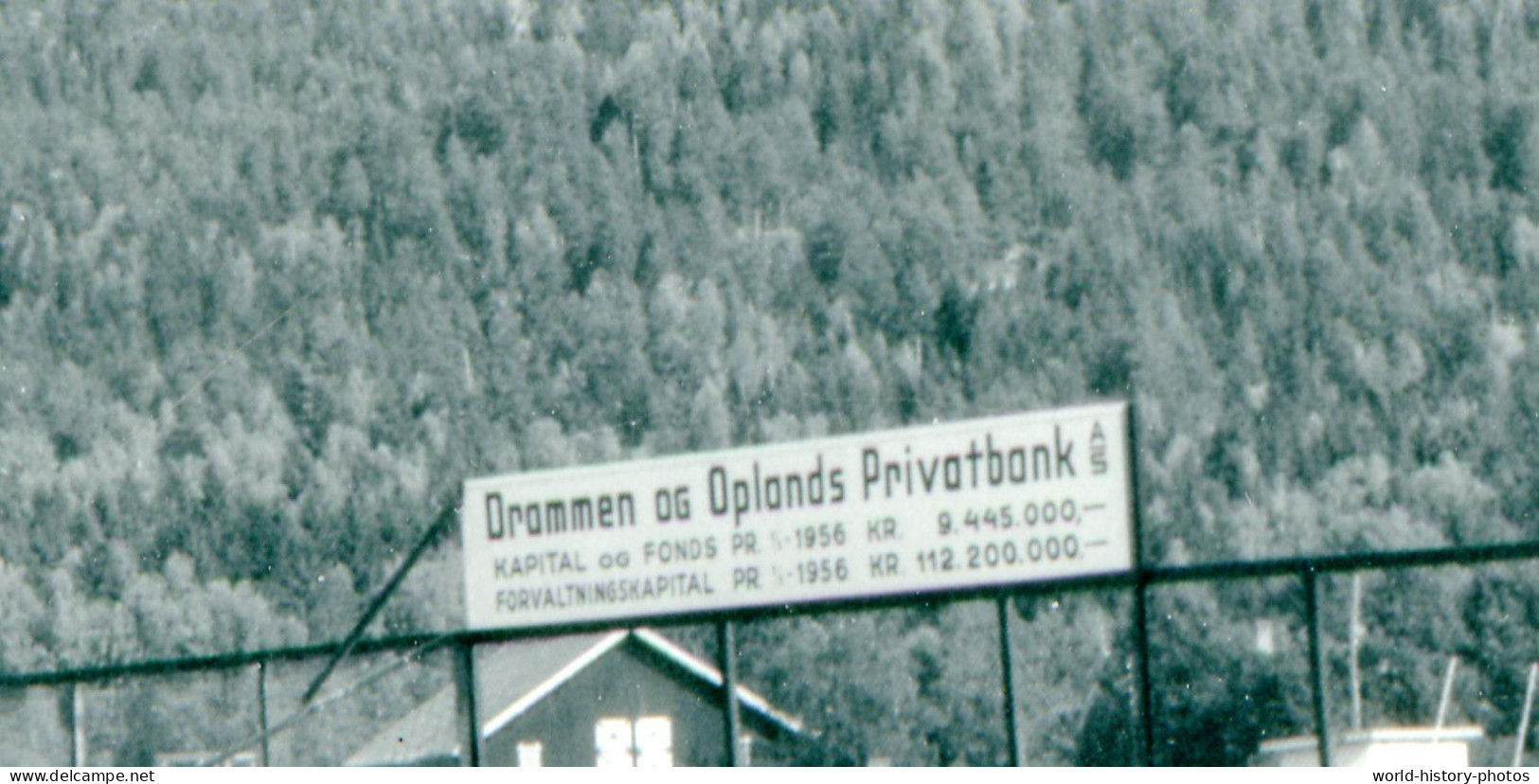 Photo Ancienne Snapshot - à Situer , NORWAY ? - Automobile CITROEN 2CV - Drammen Og Oplands Bank - Pub Blue Master - Coches