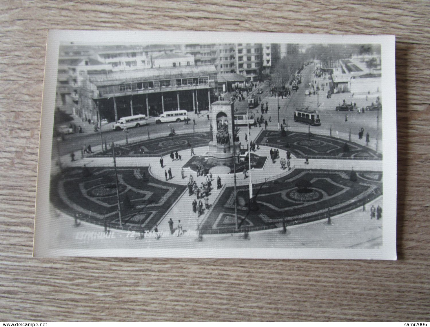 CPA PHOTO TURQUIE ISTANBUL TAKSIM ABIDEY PLACE AUTOBUS ANCIENS TRAMWAY - Turkey