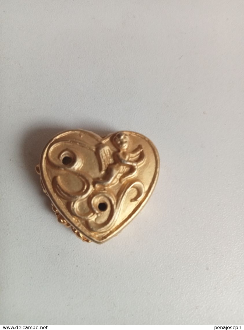 petite boite en plaqué or pilulier forme de coeur + broche 2,5 cm x 2,5 cm