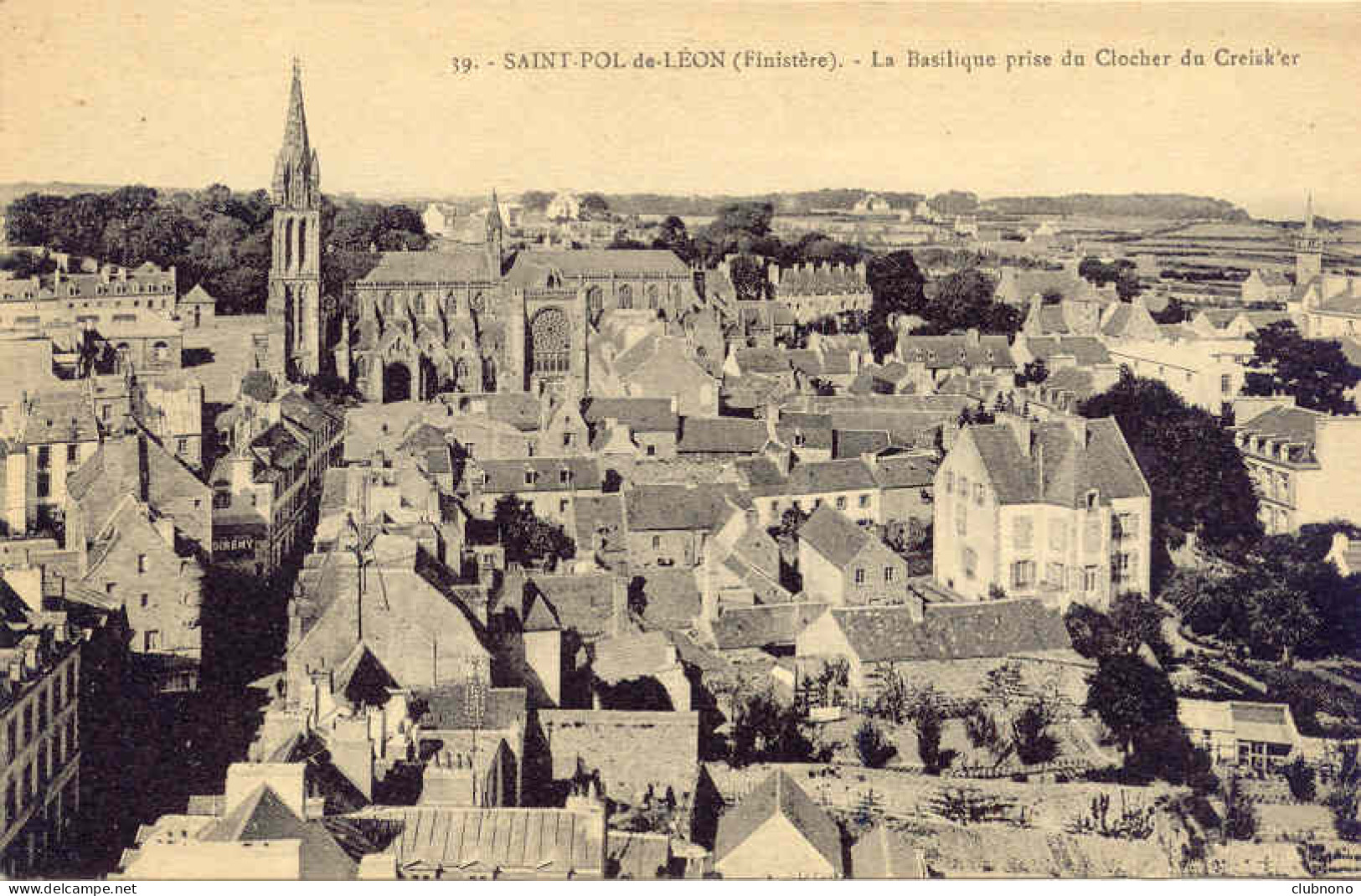 CPA - ST POL DE LEON - LA BASILIQUE PRISE DU CLOCHER DU CREISK'ER (TRES BEAU CLICHE) - Saint-Pol-de-Léon