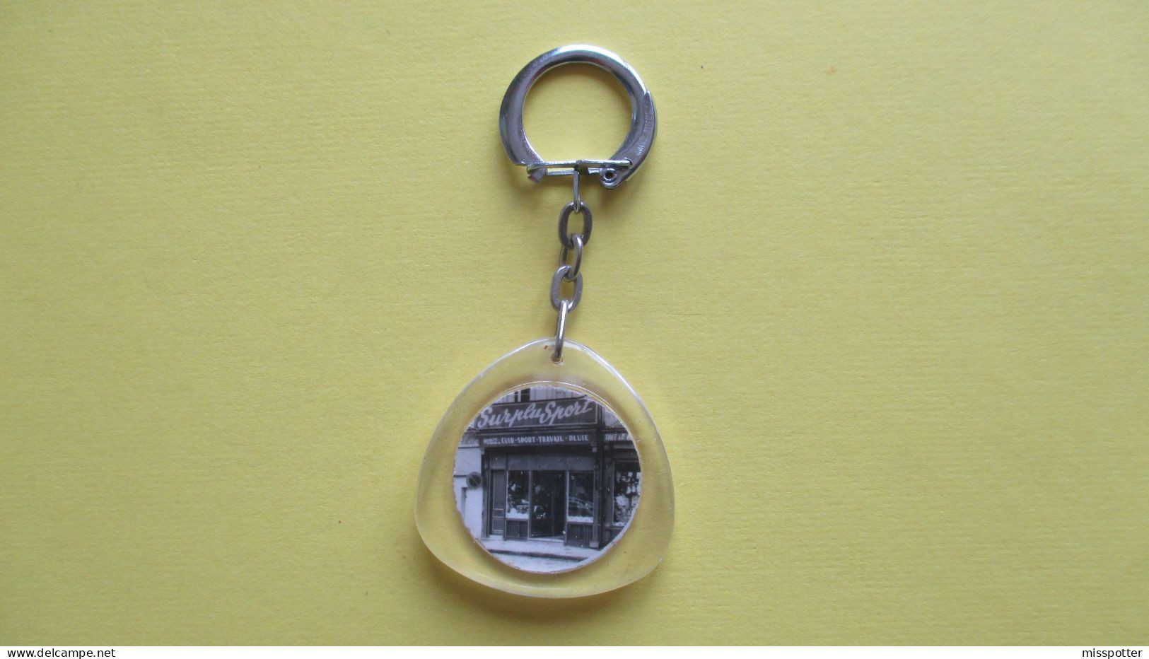 Porte Clé Années 60 Magasin SURPLUSPORT Confections LILLE - Key-rings