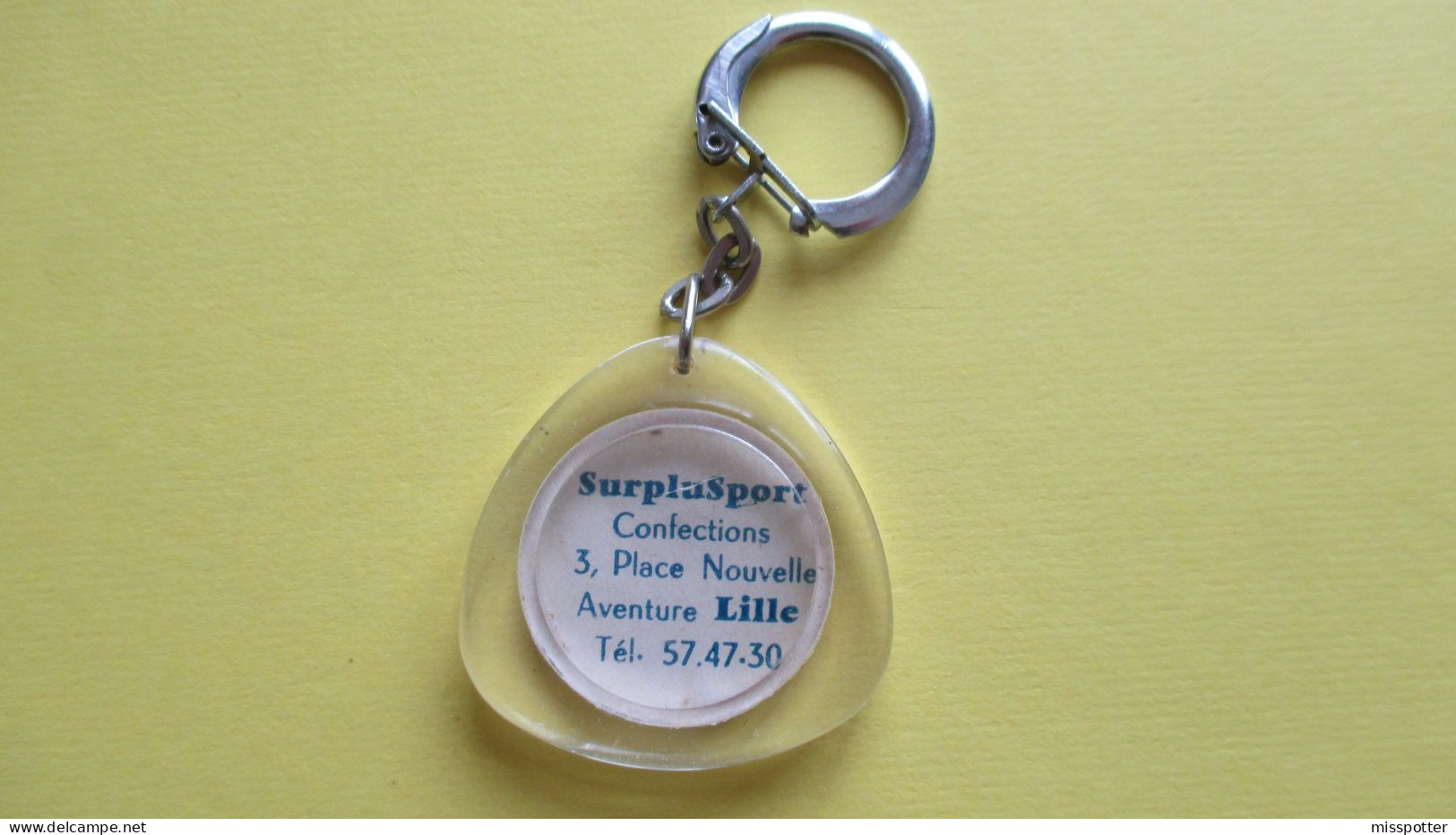 Porte Clé Années 60 Magasin SURPLUSPORT Confections LILLE - Key-rings