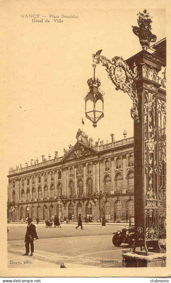 CPSM -NANCY - PLACE STANISLAS - HOTEL DE VILLE (PRISE DE VUE DIFFERENTE) - Nancy