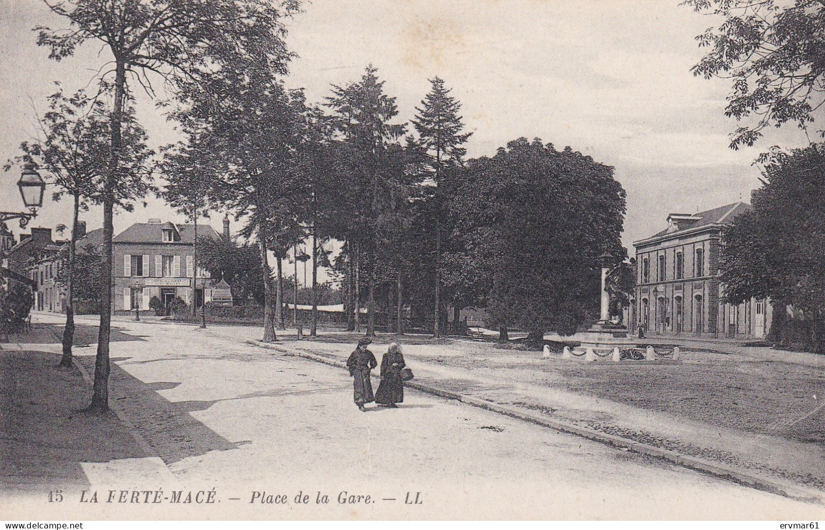 61 - La FERTE-MACE - Place De La Gare - La Ferte Mace