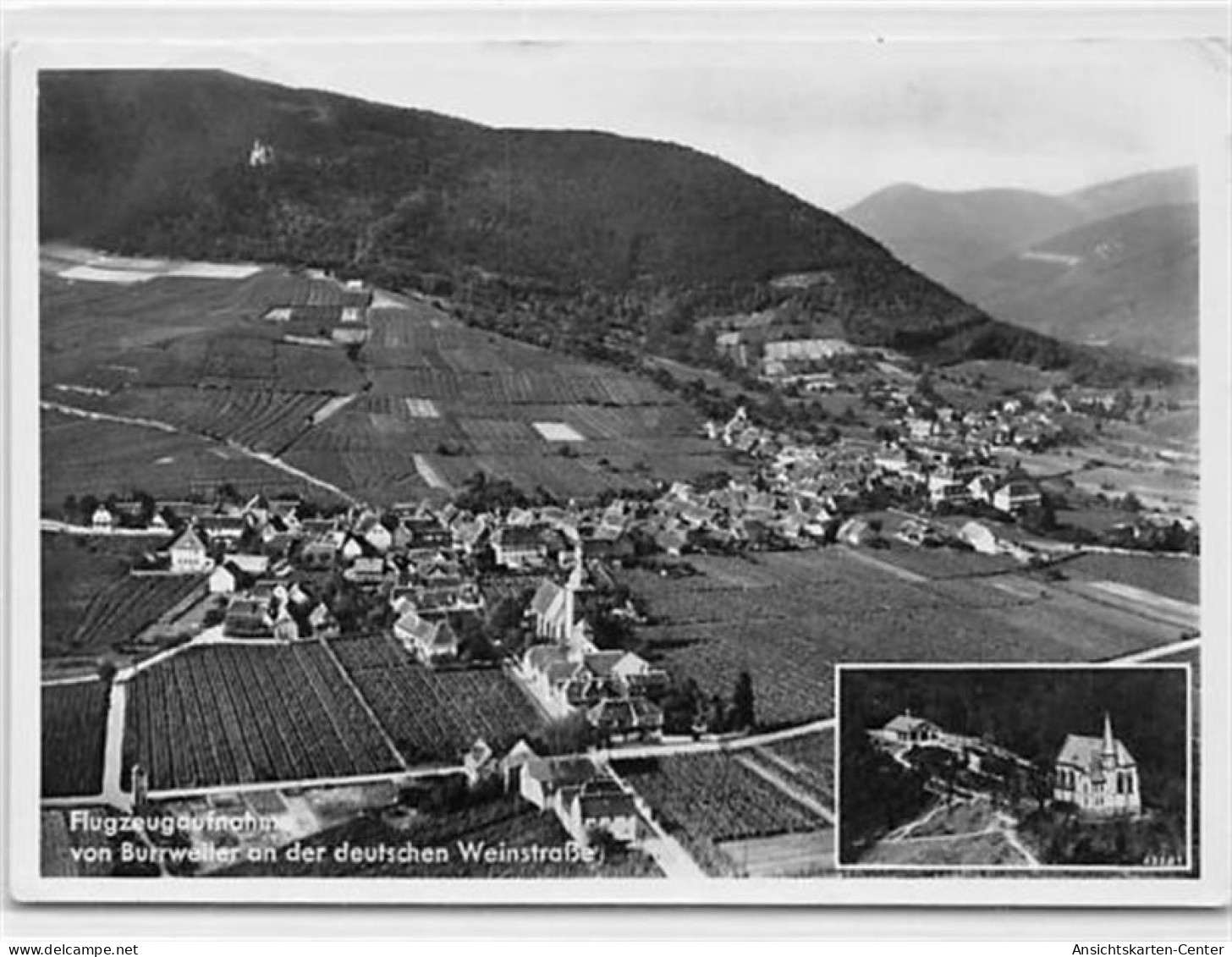 39099506 - Burrweiler, Flugzeugaufnahme Mit St. Anna-Kapelle Und St. Anna-Schutzhuette Im Kleinen Bild Gelaufen. Leicht - Landau