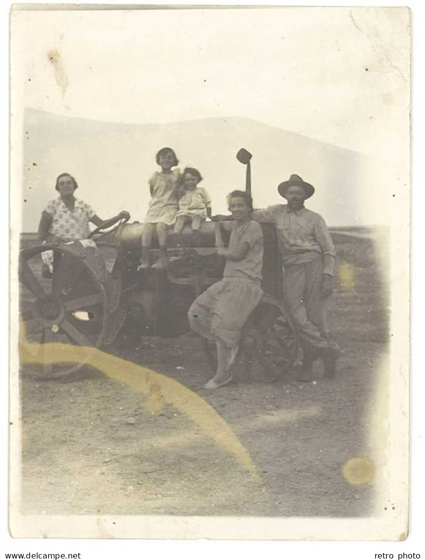 Photo Groupe De Personnes & Tracteur, Vers 1920 - Berufe