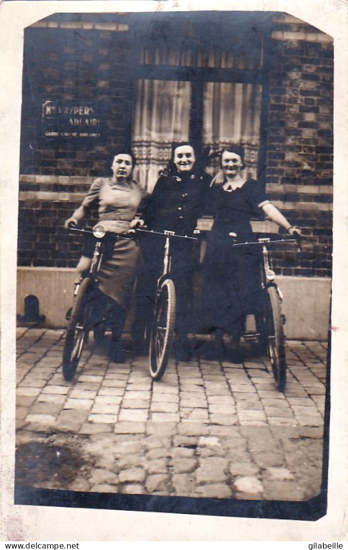 Carte Photo - Cyclisme - Velo - Belgique -  3 Vrouwelijke Wielrenners - 3 Femmes Cyclistes - Cycling