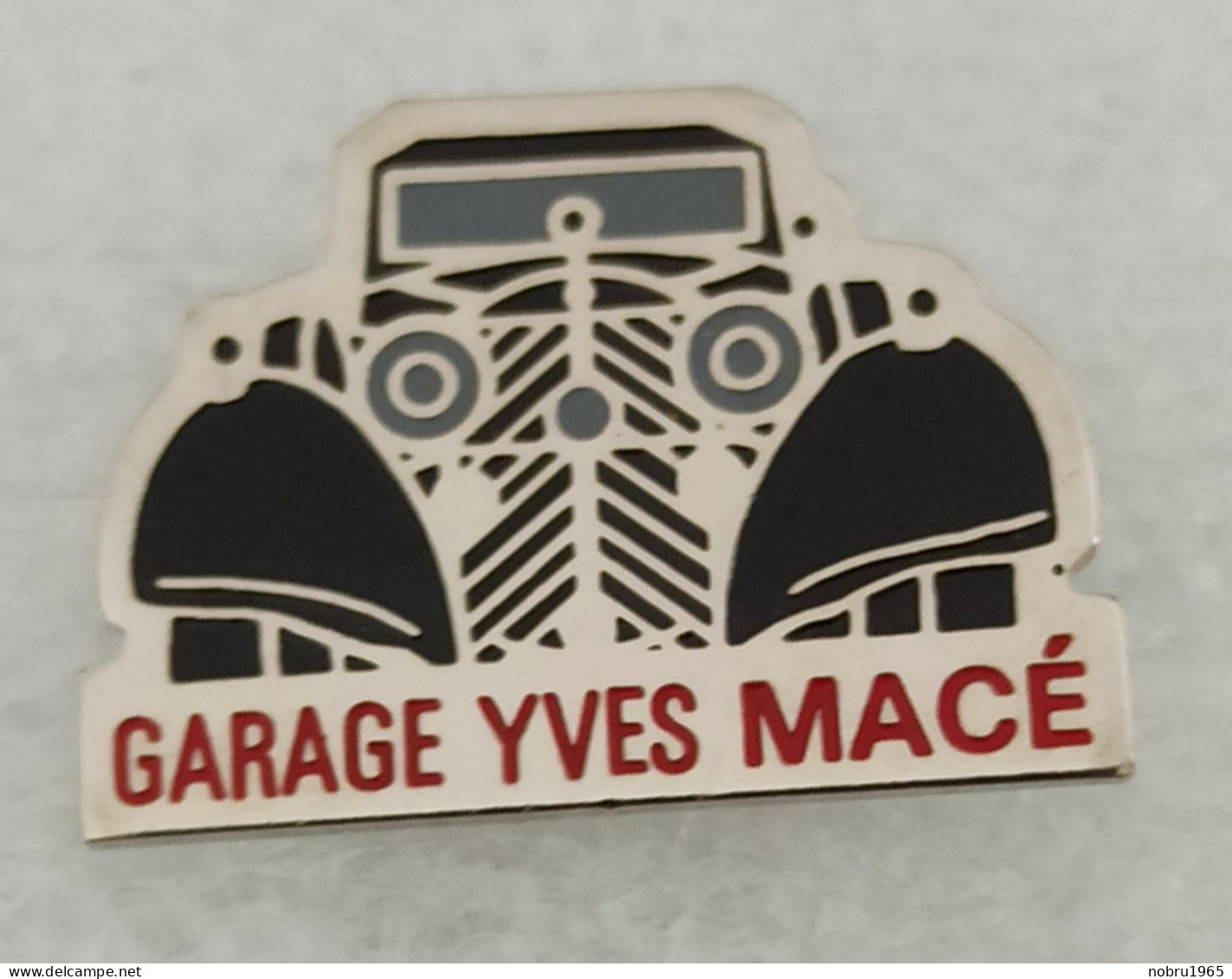 Pin's Citroën Traction, Garage Yves Macé - Citroën