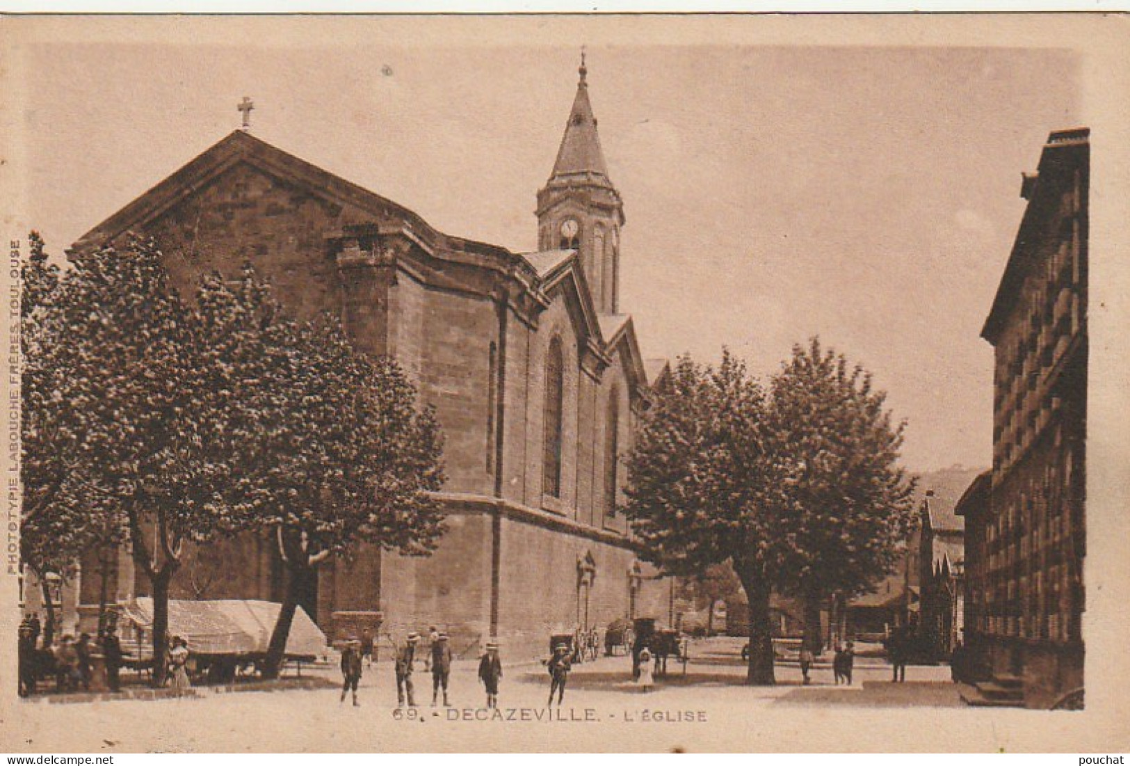 WA 25-(12) DECAZEVILLE - L' EGLISE - ANIMATION - 2 SCANS - Decazeville