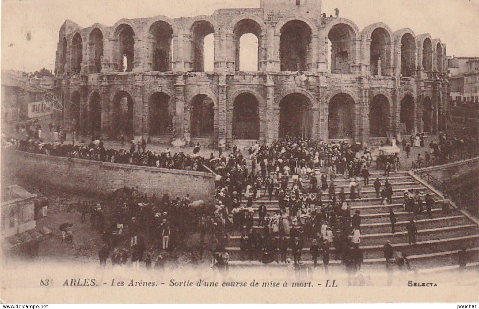 XU 1-(13) ARLES - LES ARENES - SORTIE D' UNE COURSE DE MISE A MORT - 2 SCANS - Arles