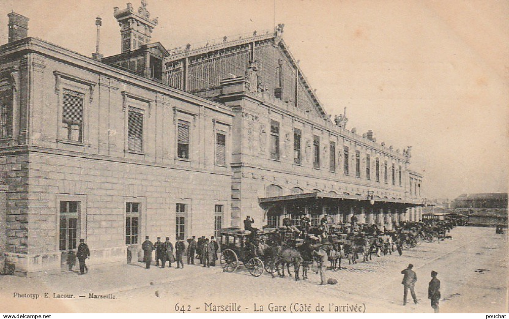 XU 2-(13) MARSEILLE - LA GARE ( COTE DE L' ARRIVEE ) - ANIMATION - PHOT. E. LACOUR , MARSEILLE  - 2 SCANS - Estación, Belle De Mai, Plombières