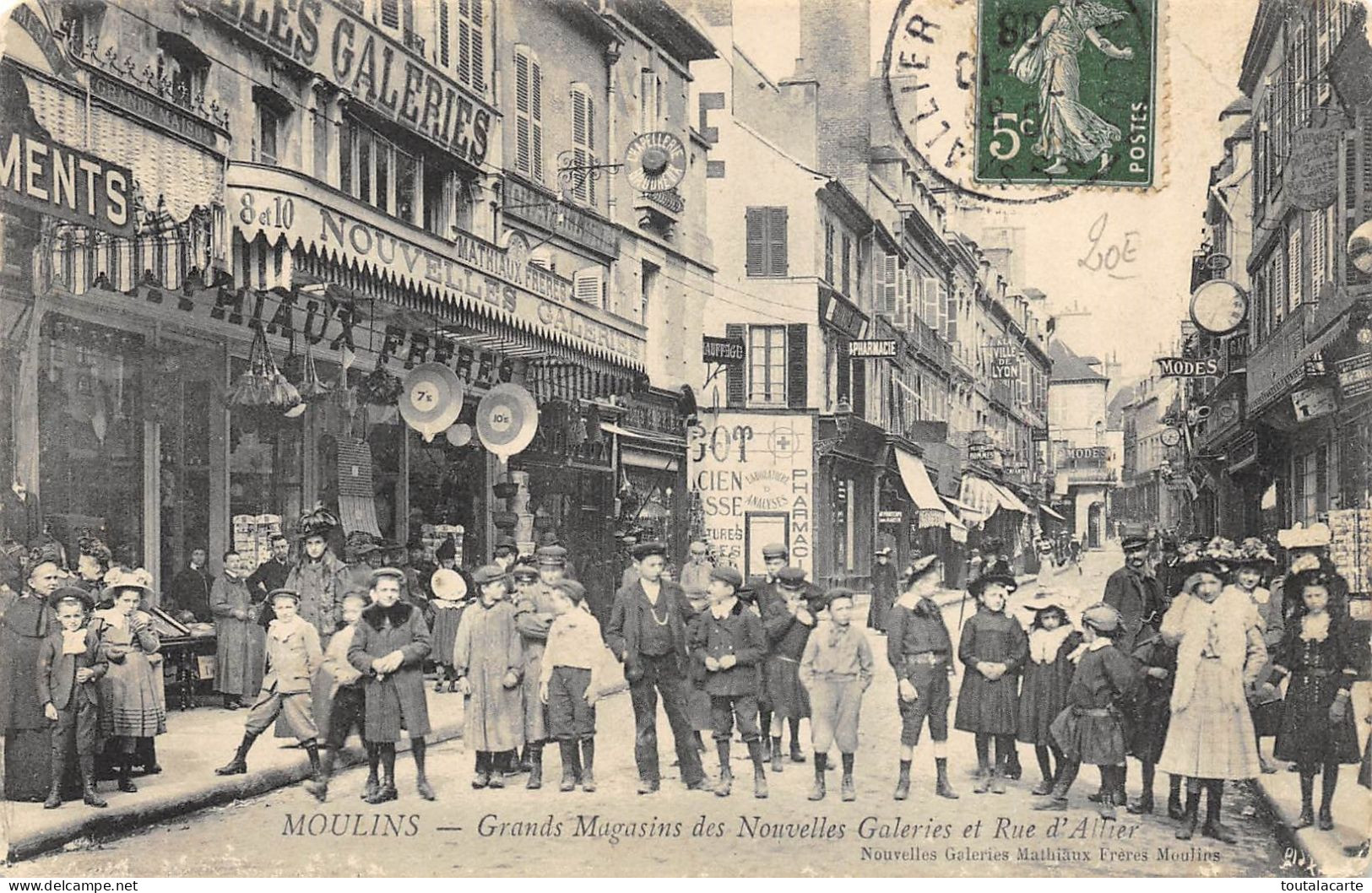 CPA  03  MOULINS RUE D'ALLIER GRANDS MAGASINS DES NOUVELLES GALERIES - Moulins