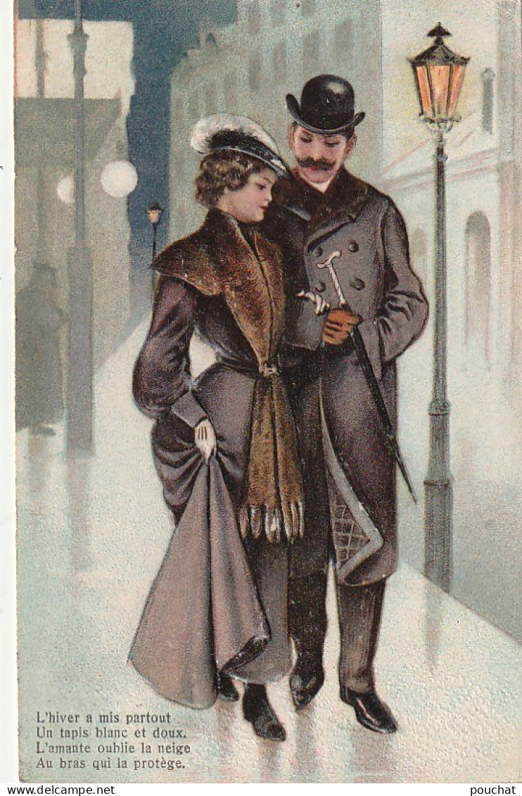 XU 5- " L' HIVER A MIS  BRAS QUI LA PROTEGE "- COUPLE DEAMBULANT DANS LA VILLE - CARTE GAUFREE- 2 SCANS - Couples