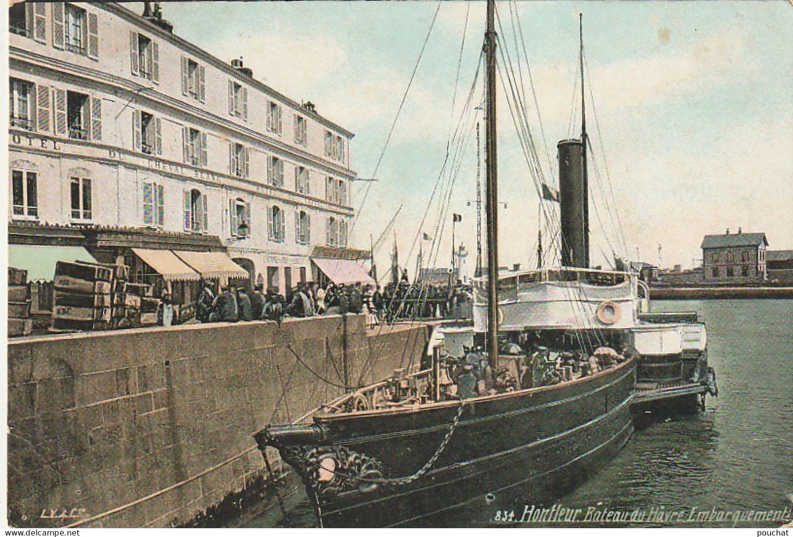 XU 7-(14) HONFLEUR - BATEAU DU HAVRE - EMBARQUEMENT - HOTEL DU CHEVAL BLANC - CARTE COLORISEE - 2 SCANS - Honfleur