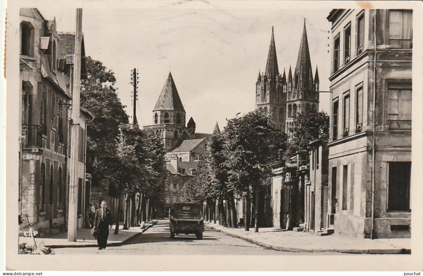 XU 8-(14) CAEN - L' ABBAYE AUX HOMMES VUE DE LA PLACE SAINT MARTIN - 2 SCANS - Caen