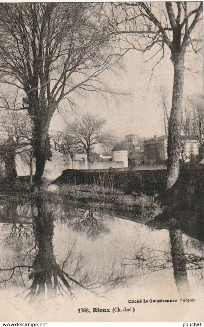 XU 12-(17) RIOUX - VUE VERS L' EGLISE -  PHOT. LE GUIASTRENNEC , SAUJON - 2 SCANS - Autres & Non Classés