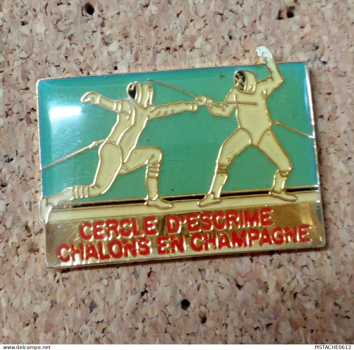 Pin's Cercle D'Escrime Chalons En Champagne Signé Pin's Story - Fencing