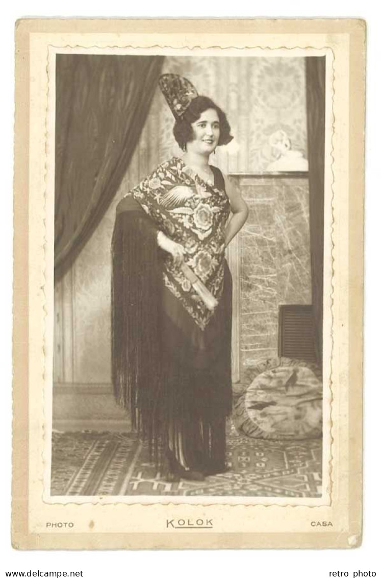 Photo Sur Carton Femme Costumée En Espagnole ( Photo Kolok Casablanca ) - Personnes Anonymes