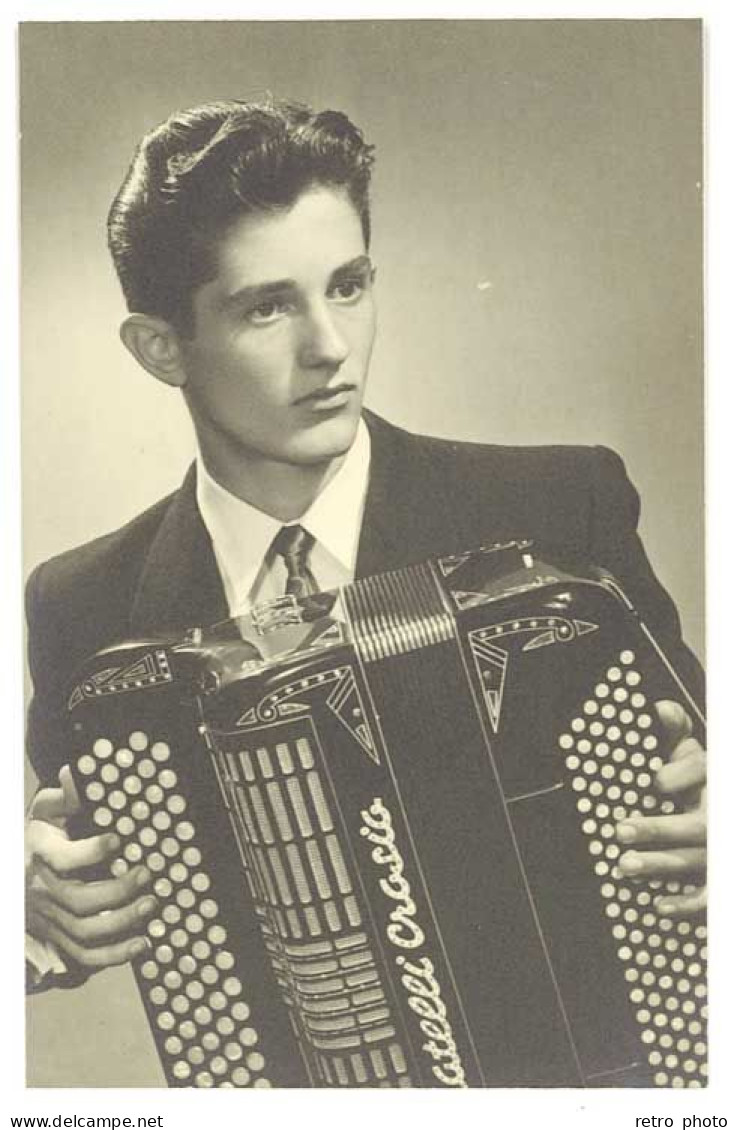 Photo Homme à L'Accordéon Fratelli Crosio ( Photo Studio Paul, Casablanca ) - Personnes Anonymes