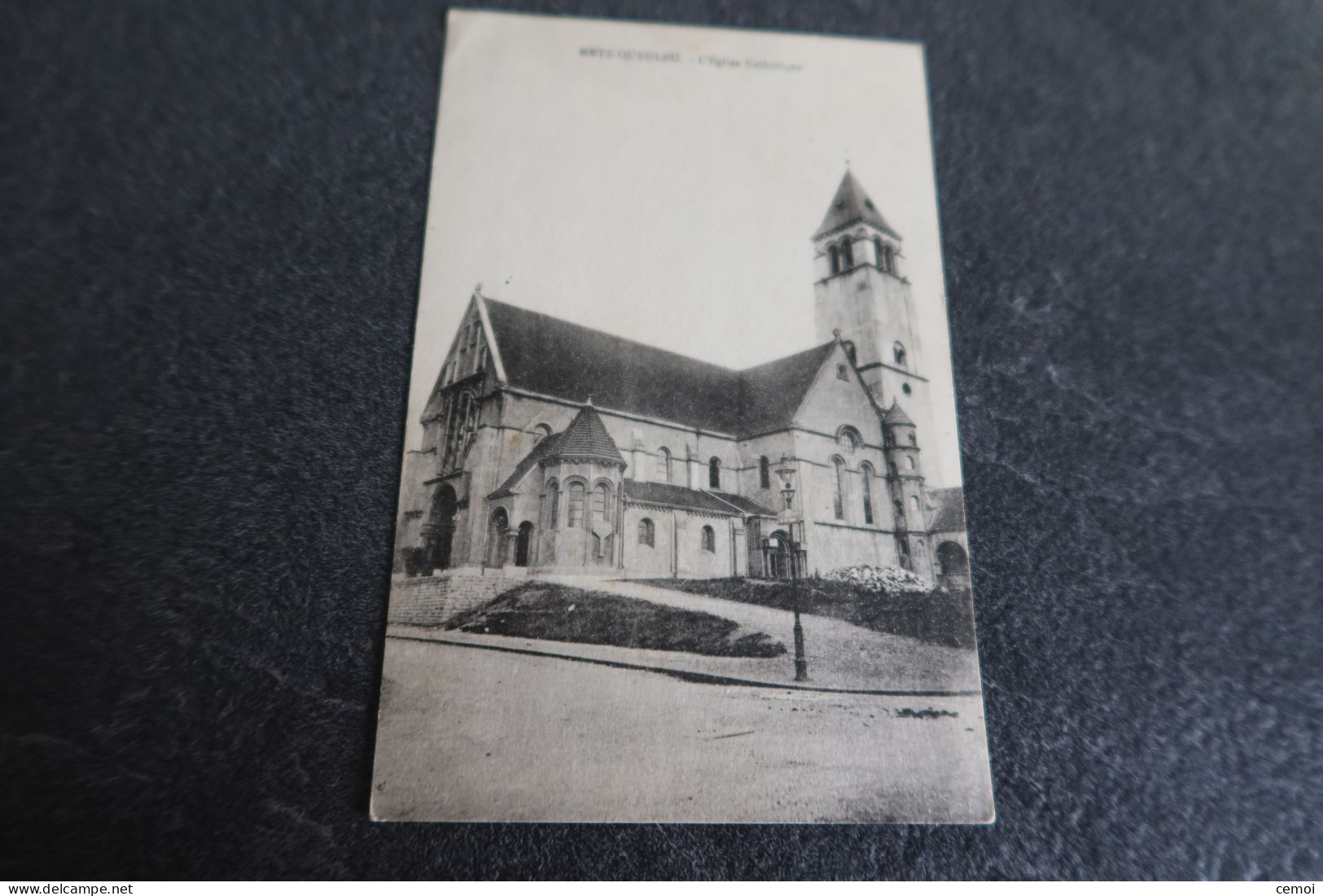 CPA - METZ QUEULEU (57) - L'église Catholique - Metz