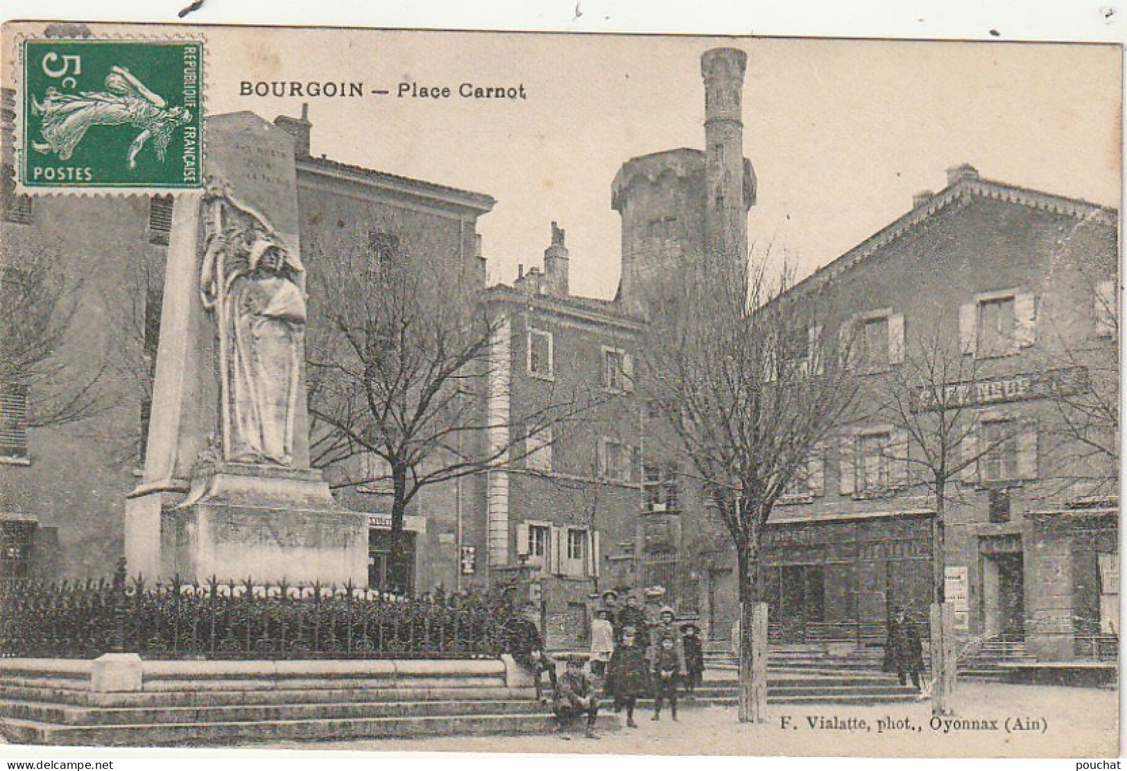 YO 19-(38) BOURGOIN - PLACE CARNOT - ANIMATION - CAFE NEUF - 2 SCANS - Bourgoin