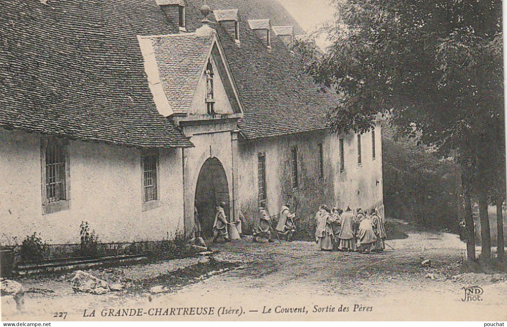 YO 19-(38) LA GRANDE CHARTREUSE - LE COUVENT , SORTIE DES PERES - ANIMATION - 2 SCANS - Chartreuse