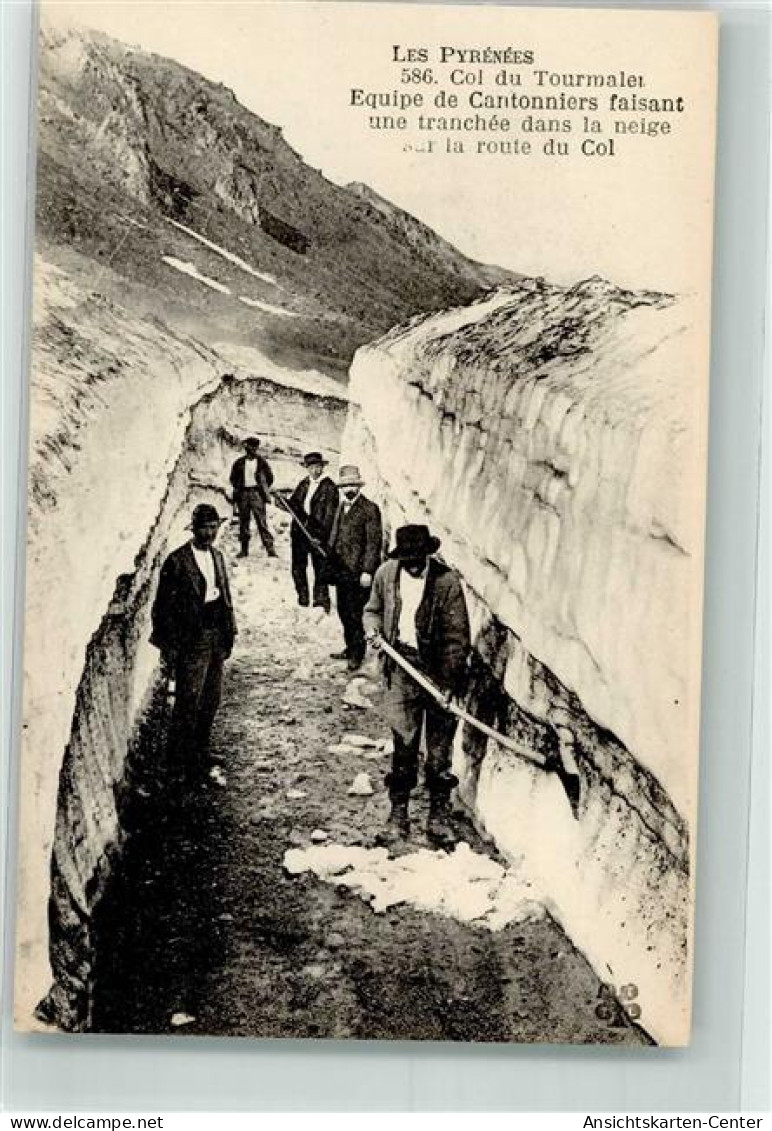 39786306 - Arbeiter Legen Einen Weg Durch Eis Und Schnee Auf Den Col Du Tourmalet Frei - Altri & Non Classificati