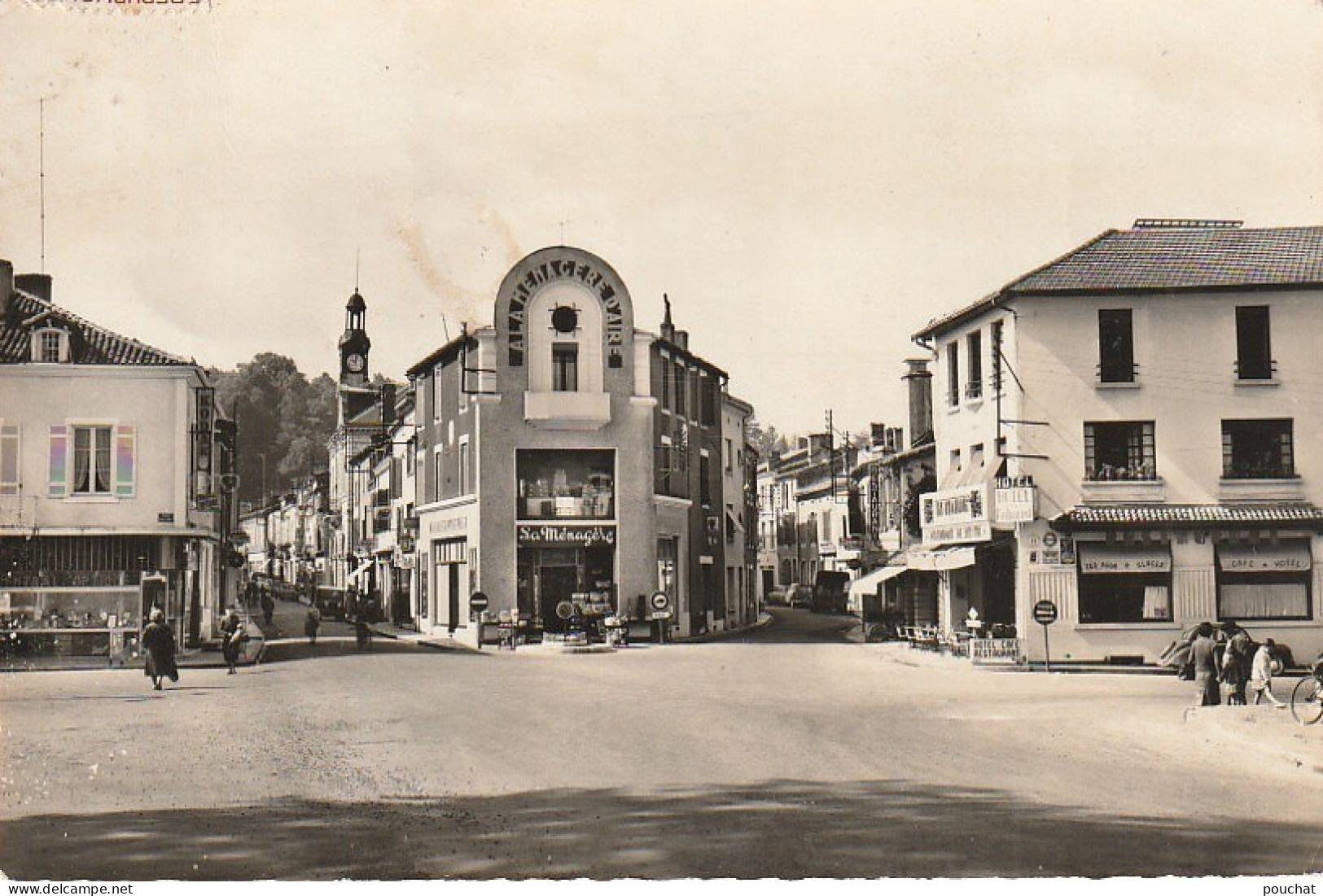 YO 23-(40) AIRE SUR L' ADOUR - ENTREE DE LA VILLE - RUE GAMBETTA - RUE CARNOT - COMMERCES - 2 SCANS - Aire