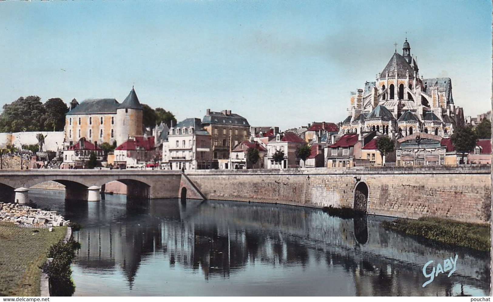 XU Nw-(53) MAYENNE - LES BORDS DE LA MAYENNE - L' EGLISE NOTRE DAME  ET LE CHATEAU - Mayenne