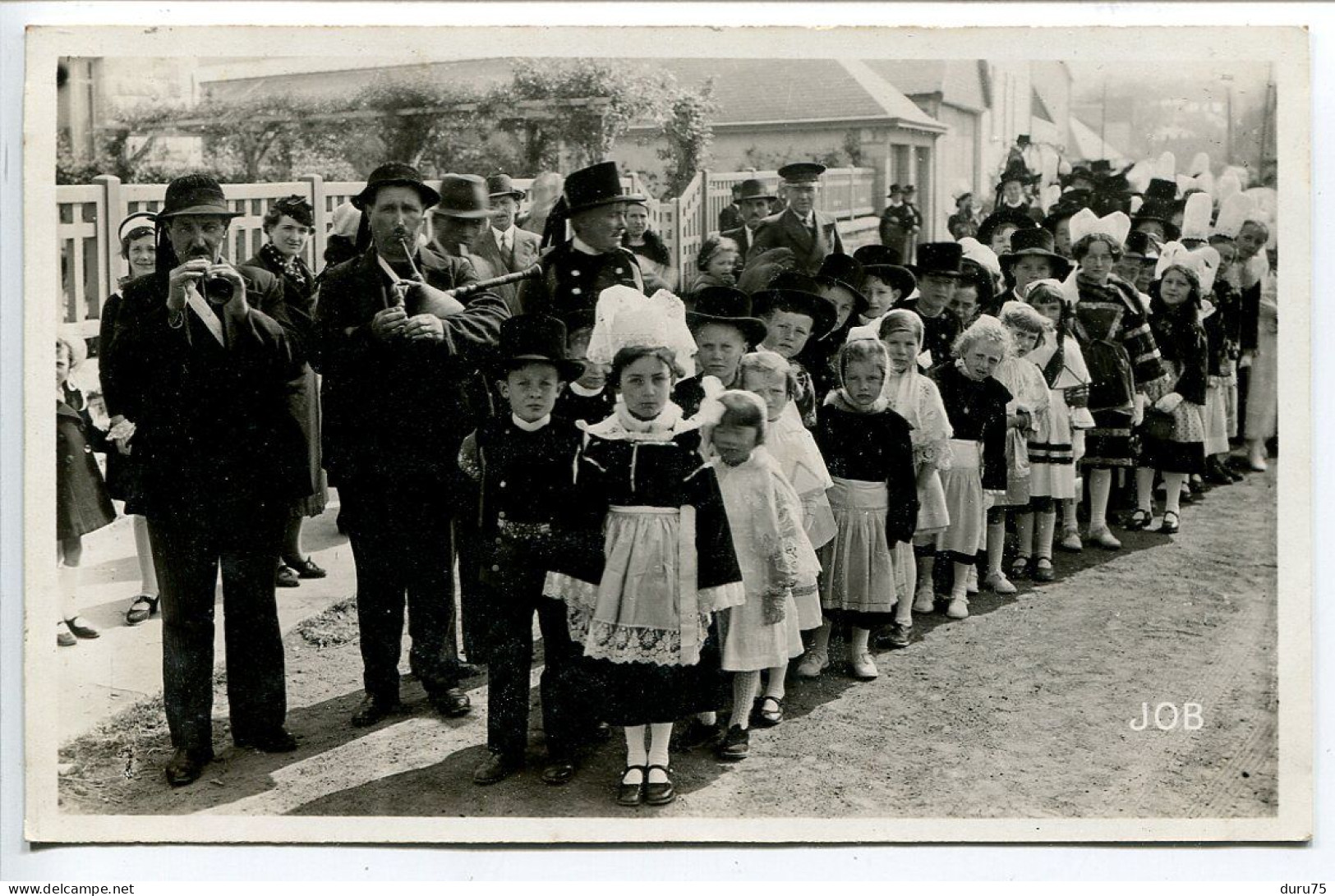 CP JOB Glacée Ecrite * Défilé De Jeunes Bretons Un Jour De Fête * Collection Villard - Bretagne