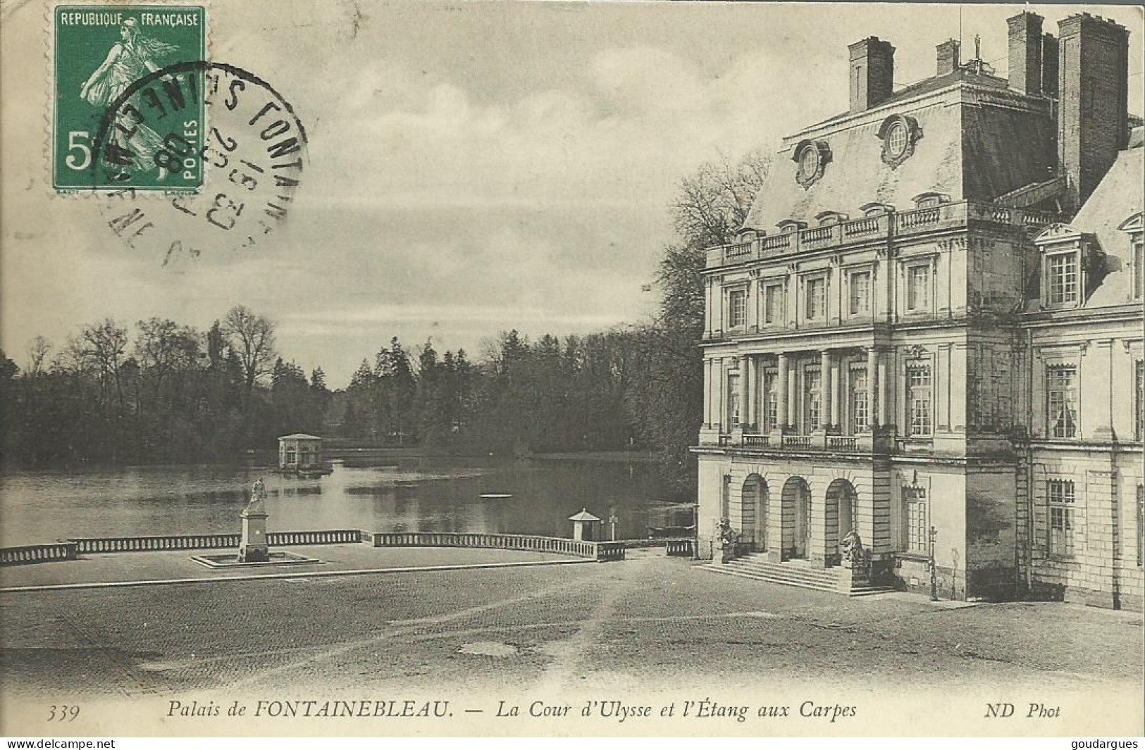 Palais De Fontainebleau - La Cour D'Ulysse Et L'Etang Aux Carpes - (P) - Fontainebleau