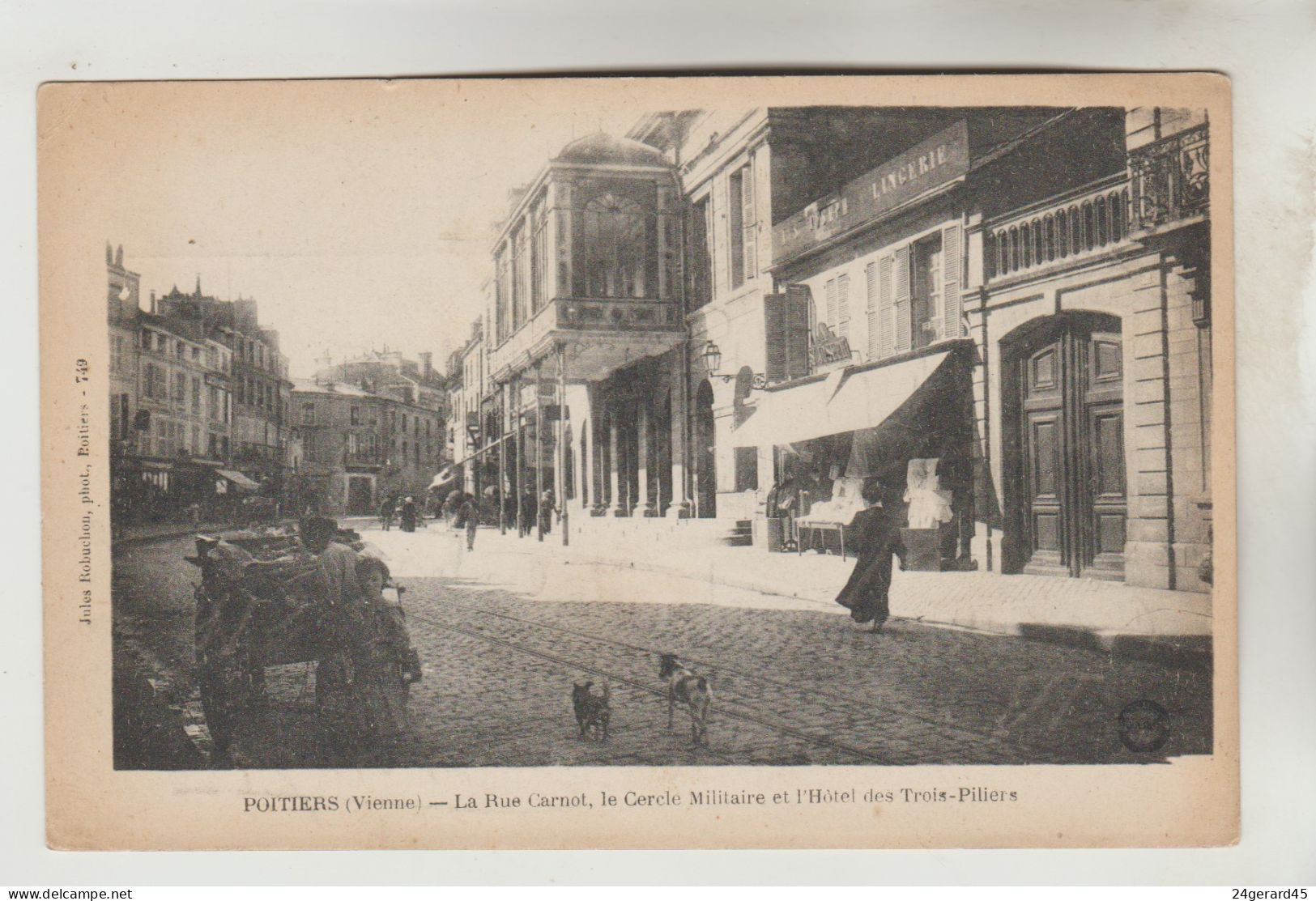 CPA POITIERS (Vienne) - La Rue Carnot, Le Cercle Militaire Et L'Hôtel Des Trois Piliers - Poitiers