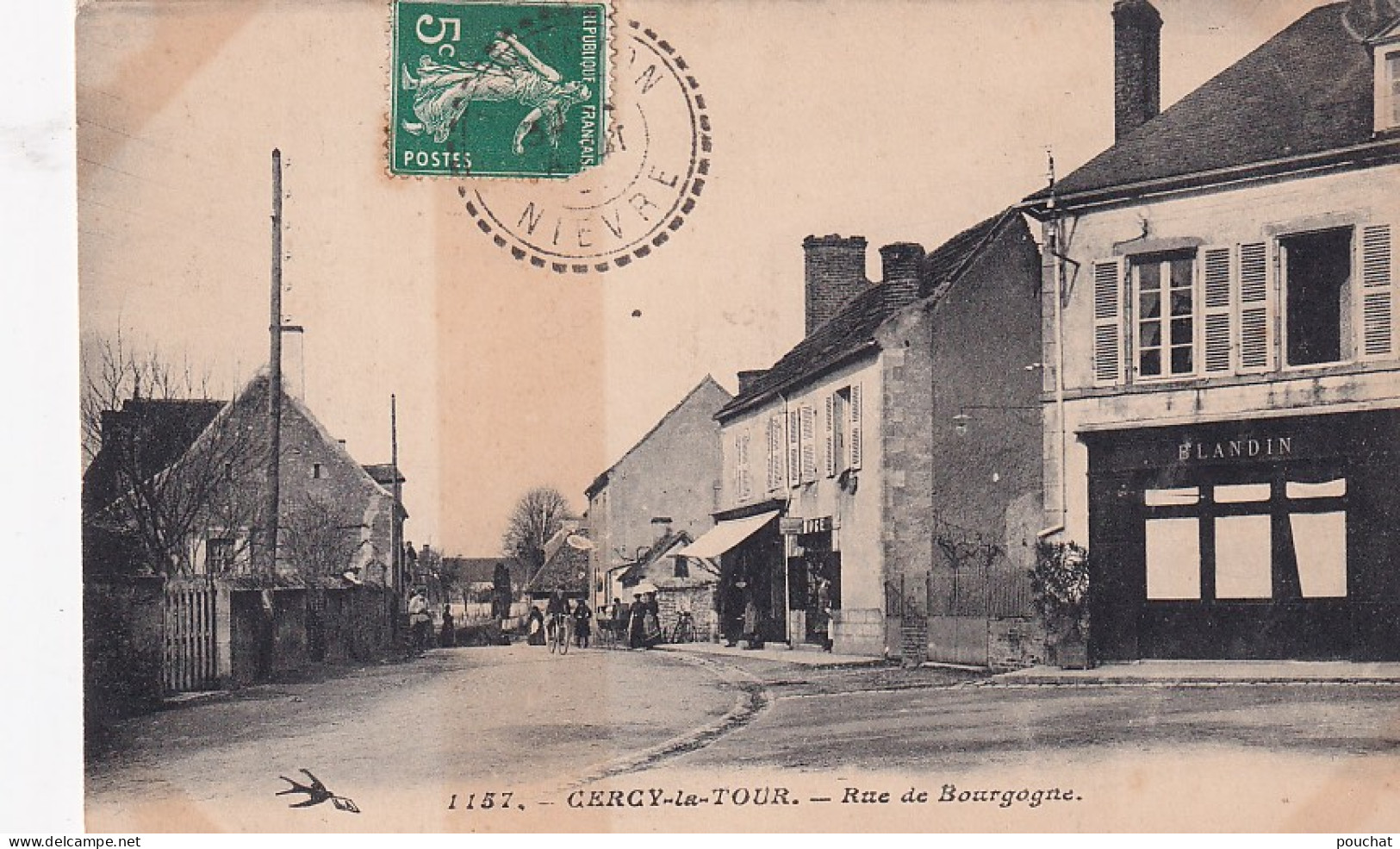 YO Nw-(58) CERCY LA TOUR - RUE DE BOURGOGNE - ANIMATION - COMMERCES - Other & Unclassified