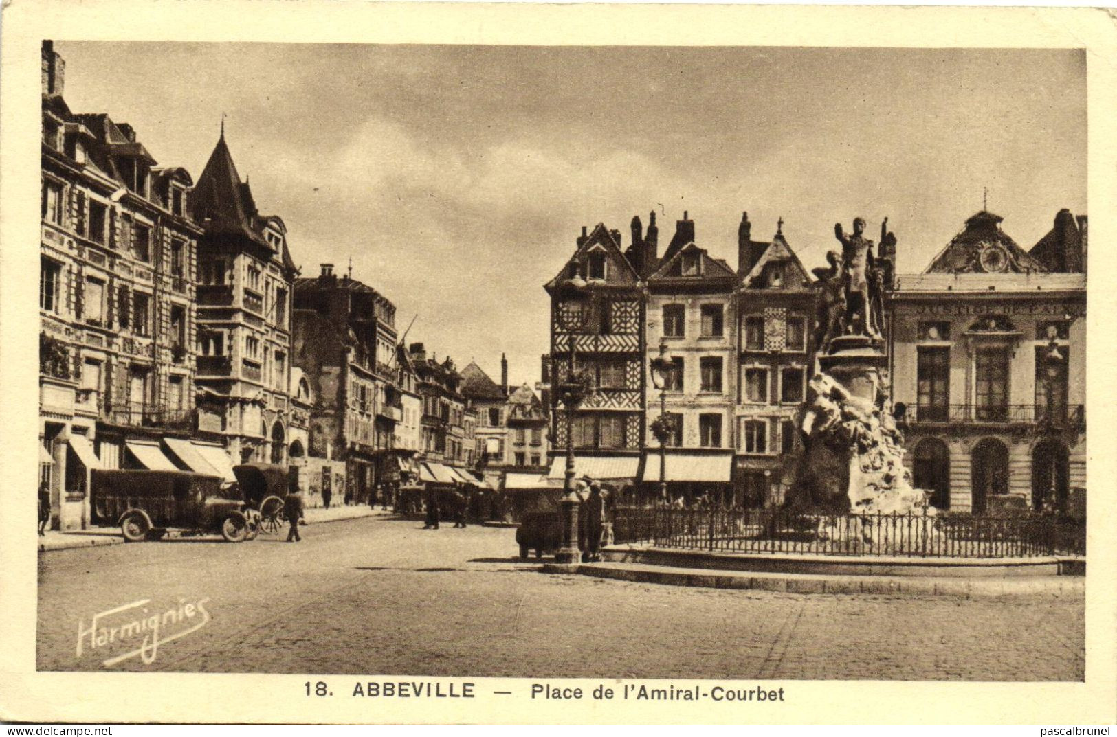 ABBEVILLE - PLACE DE L'AMIRAL COURBET - Abbeville