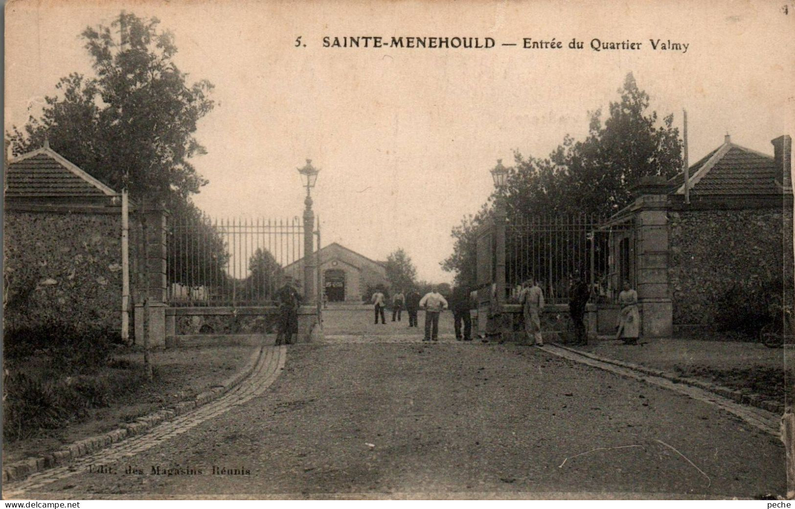 N°1476 W -cpa Sainte Menehould -entrée Du Quartier Valmy- - Sainte-Menehould
