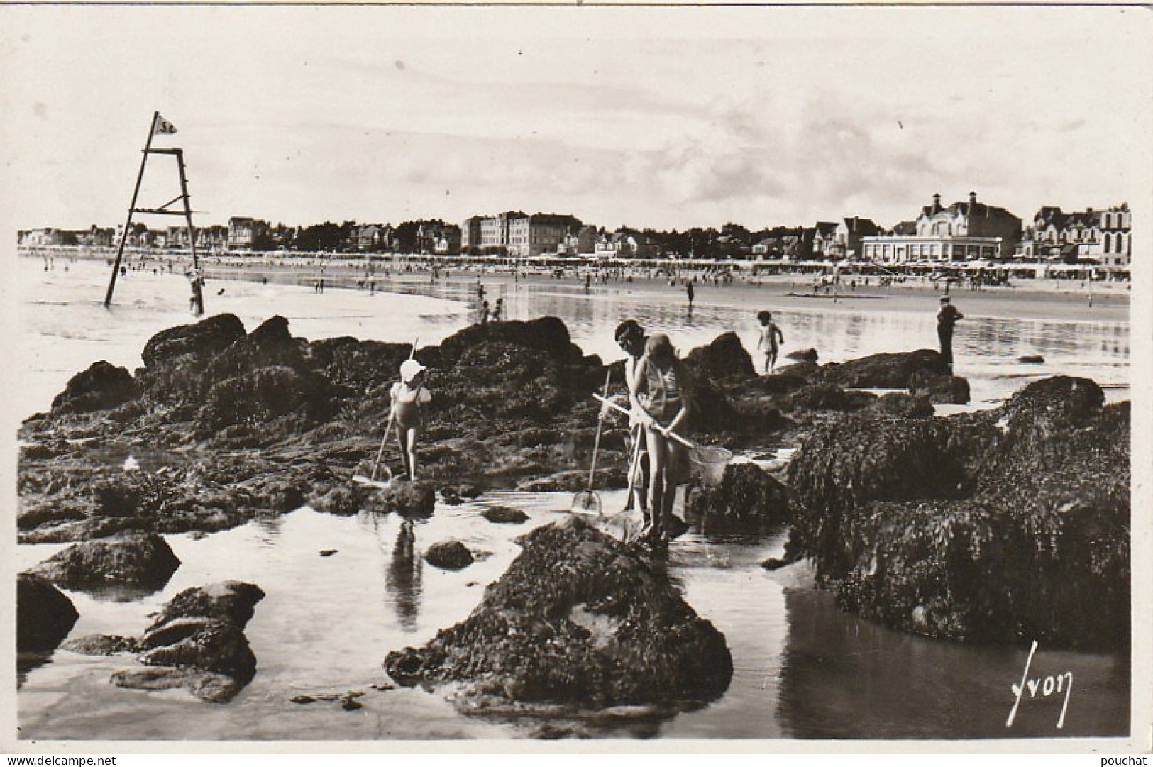 ZA 7-(44) PORNICHET - LA PLAGE VUE DES ROCHERS DE BONNE SOURCE - ANIMATION - PECHE A PIED - 2 SCANS - Pornichet