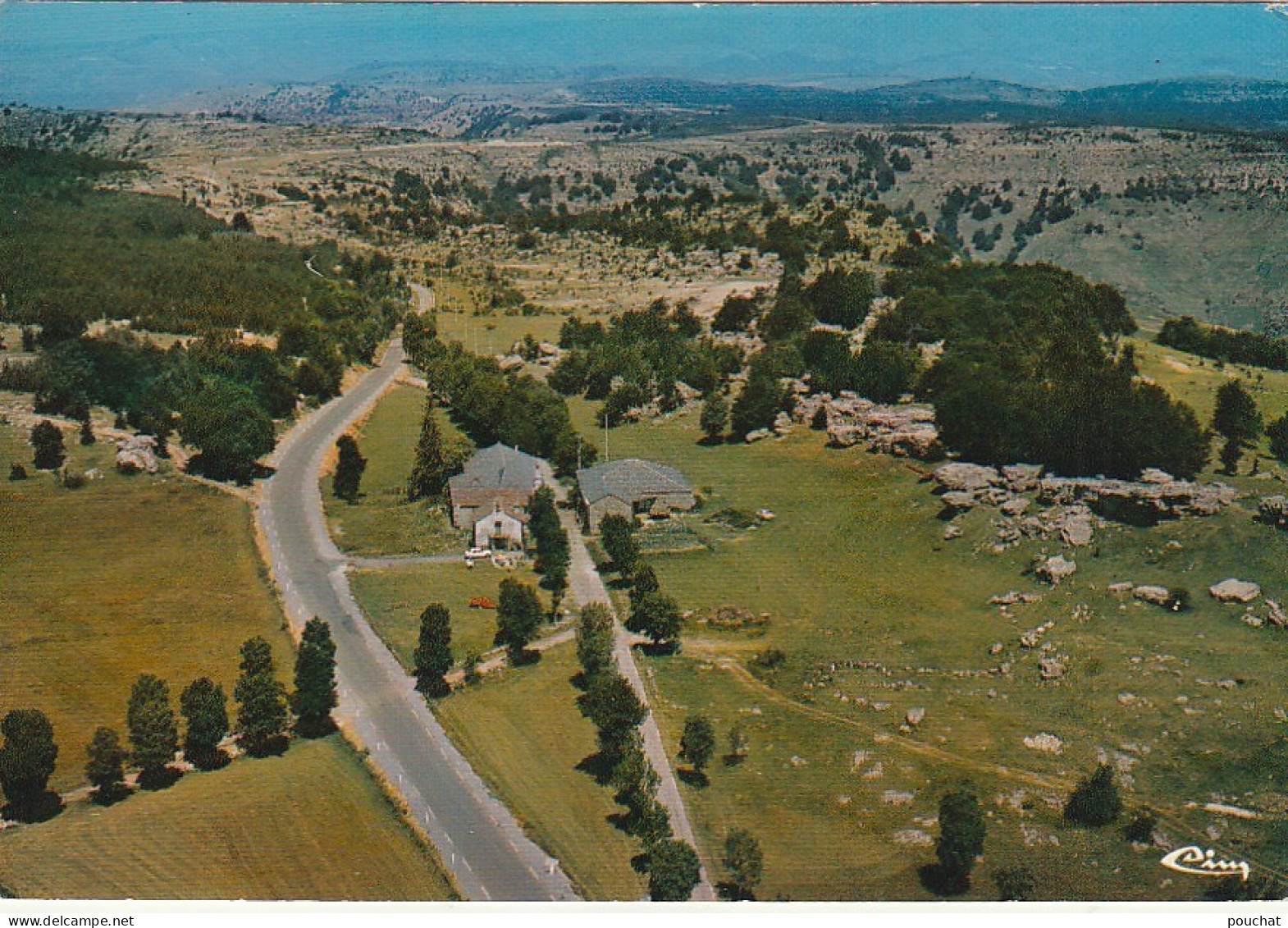 ZA 10-(48) L' HOSPITALET - VUE AERIENNE DU HAMEAU SUR LA CORNICHE DES CEVENNES - CARTE COULEURS - 2 SCANS - Sonstige & Ohne Zuordnung