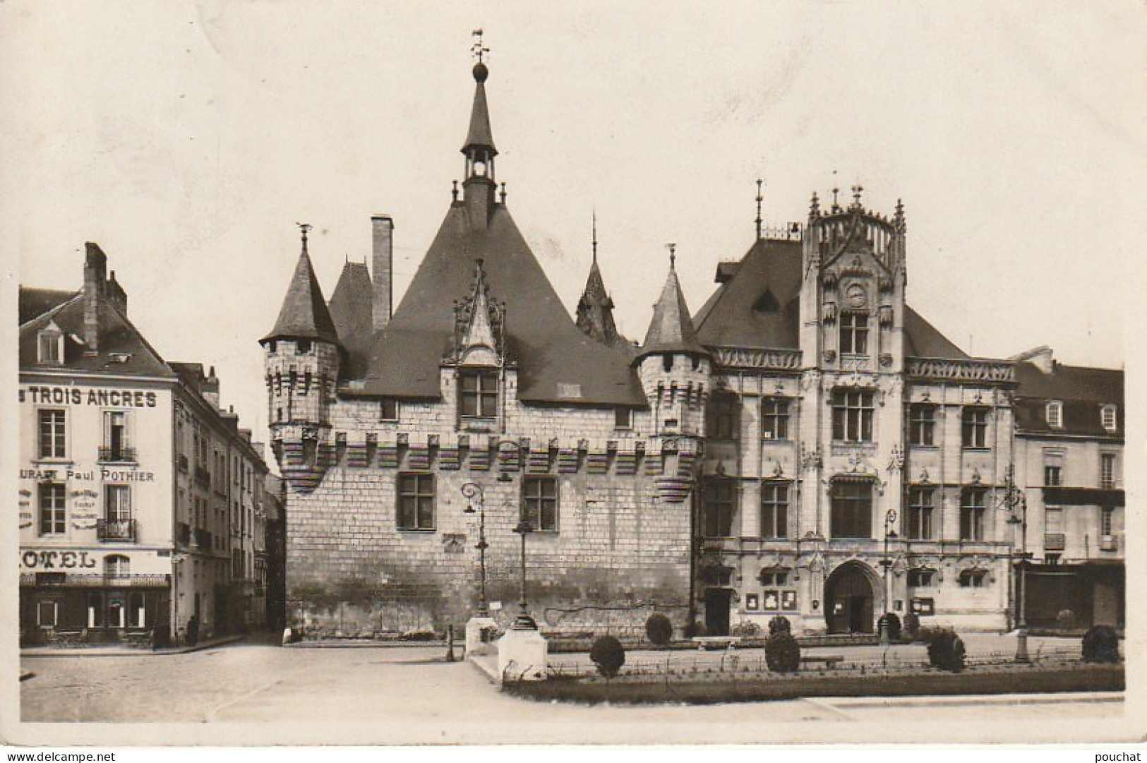 ZA 11-(49) SAUMUR - L' HOTEL DE VILLE - RESTAURANT P. POTHIER , HOTEL DES TROIS ANCRES - 2 SCANS - Saumur