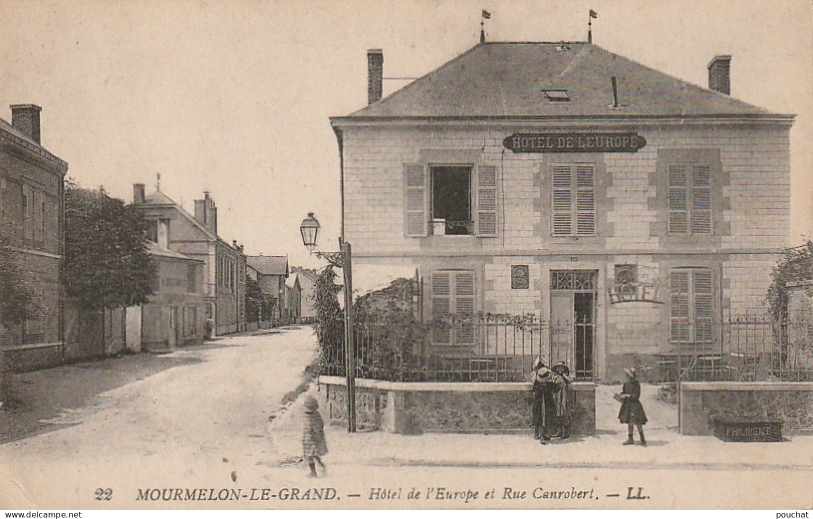 ZA 13-(51) MOURMELON LE GRAND - HOTEL DE L' EUROPE ET RUE CANROBERT - ANIMATION - 2 SCANS - Mourmelon Le Grand