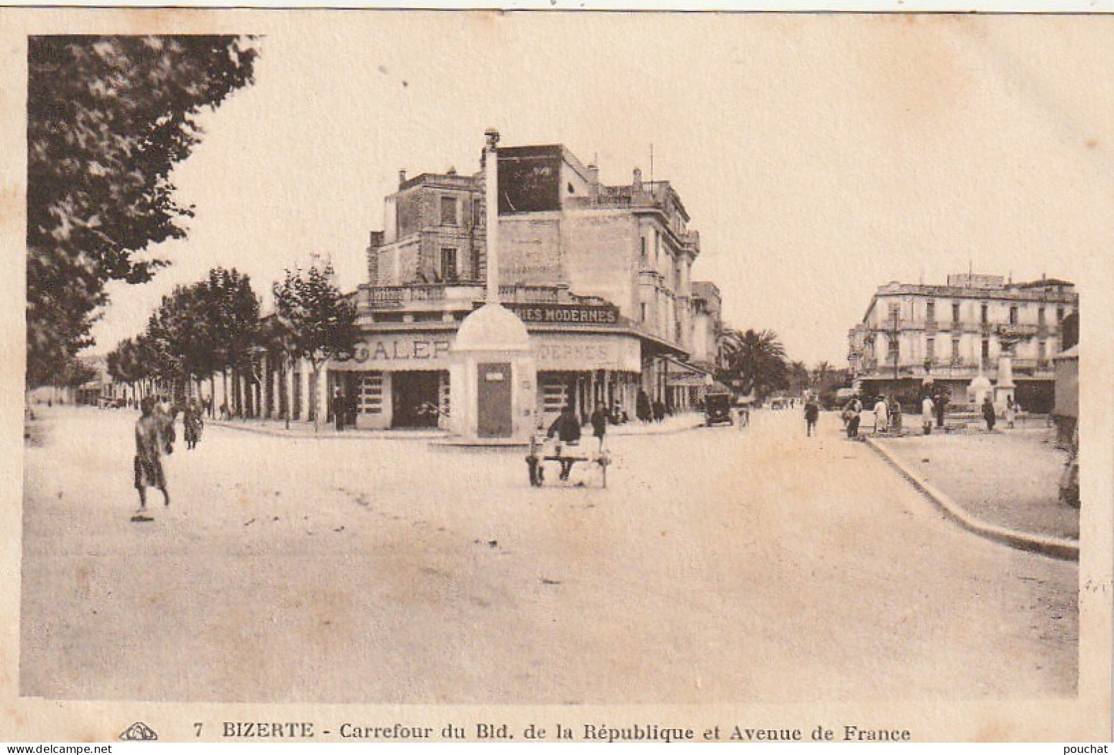 ZA 15- BIZERTE ( TUNISIE ) - CARREFOUR DU BOULEVARD DE LA REPUBLIQUE ET AVENUE DE FRANCE - ANIMATION - 2 SCANS - Tunisie