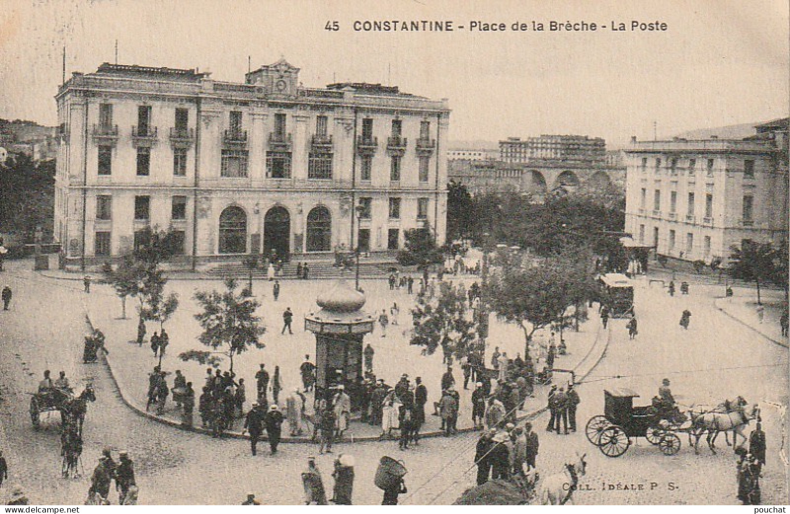 ZA 18- CONSTANTINE ( ALGERIE ) - PLACE DE LA BRECHE - LA POSTE - ANIMATION - 2 SCANS - Constantine